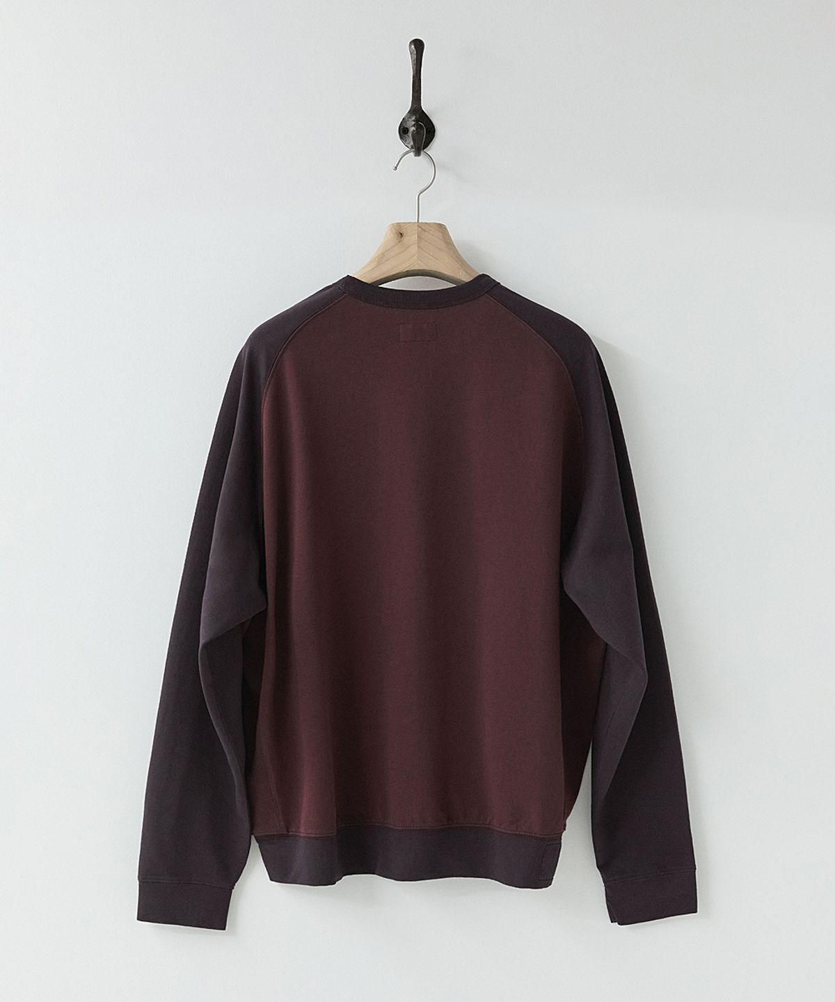 러프사이드(ROUGHSIDE) Contrast Panel Long Sleeve Burgundy/Deep Purple