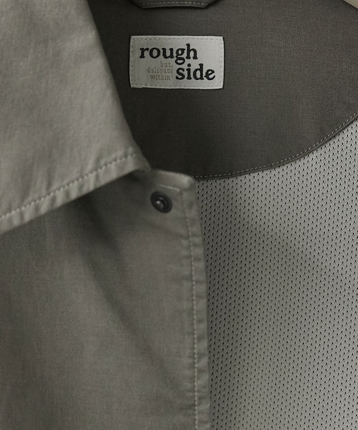러프사이드(ROUGHSIDE) Convert Coach Jacket Mud
