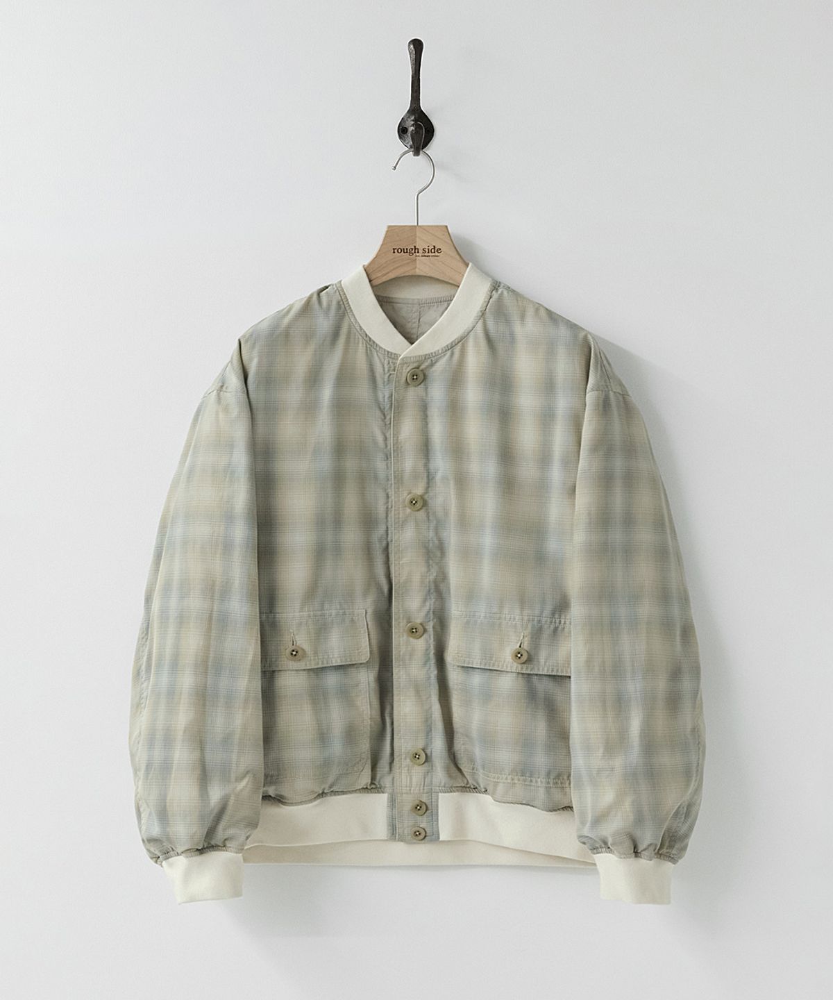 러프사이드(ROUGHSIDE) Skater Bomber (Reversible) Ivory