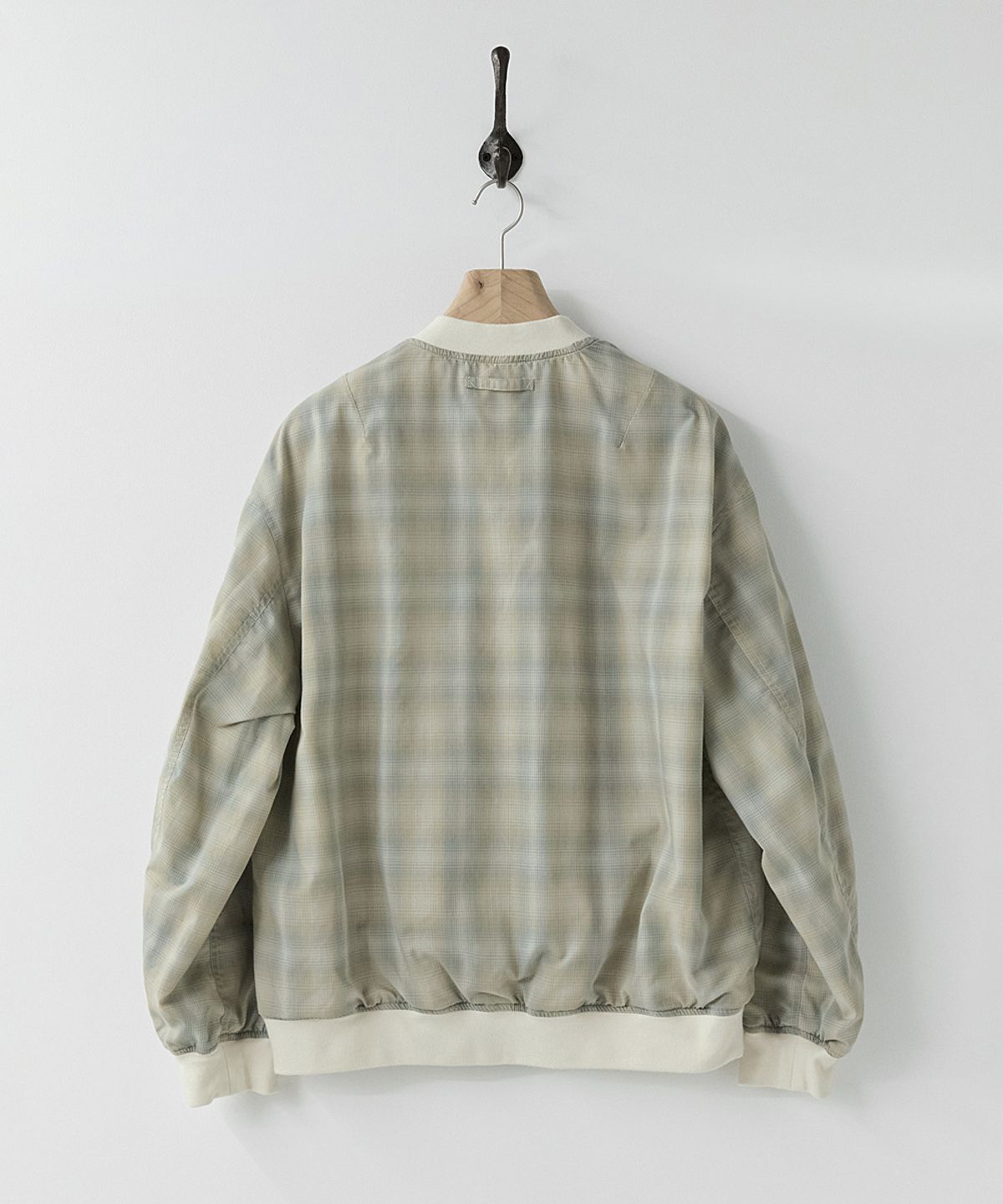 러프사이드(ROUGHSIDE) Skater Bomber (Reversible) Ivory