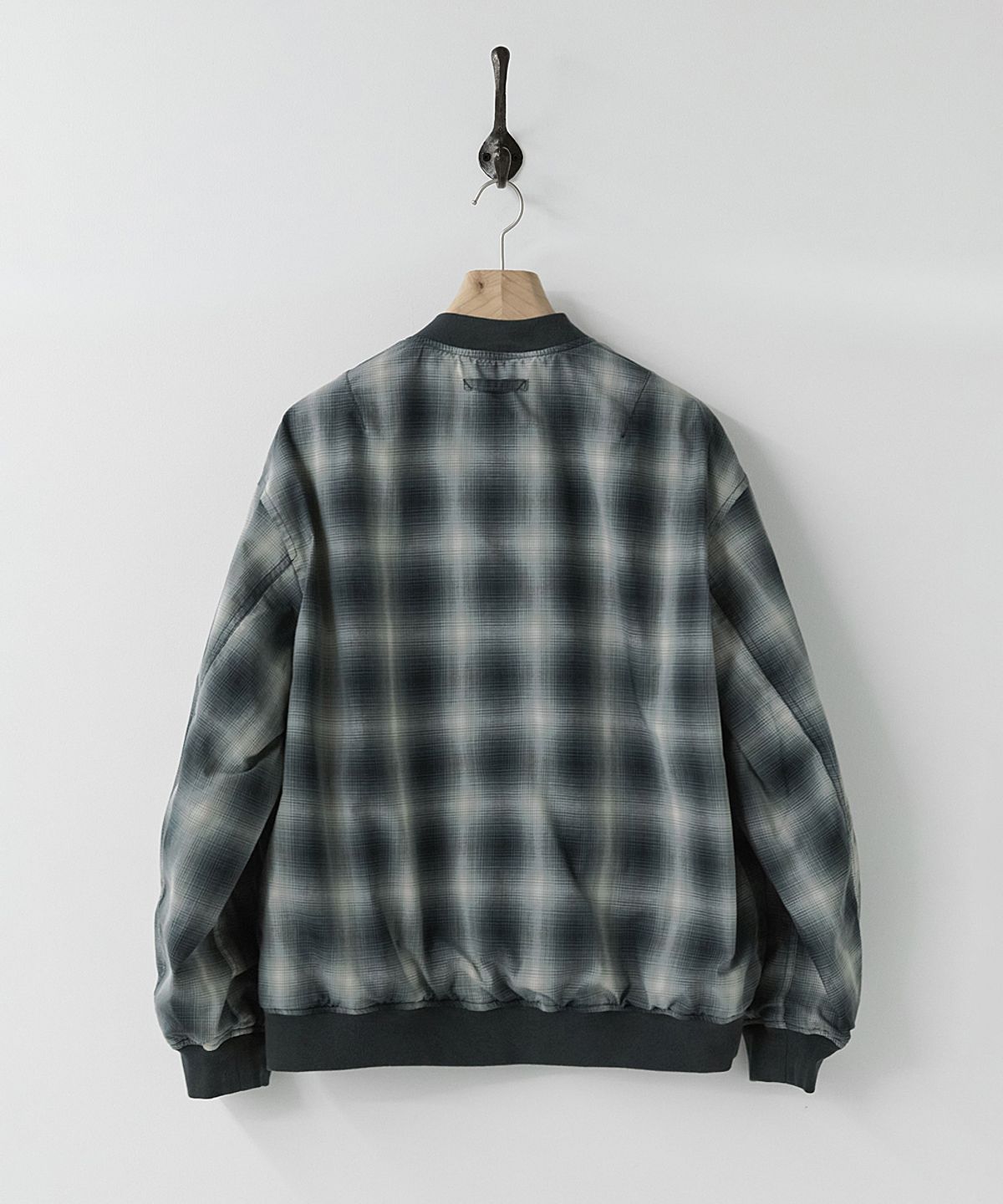 러프사이드(ROUGHSIDE) Skater Bomber (Reversible) Black