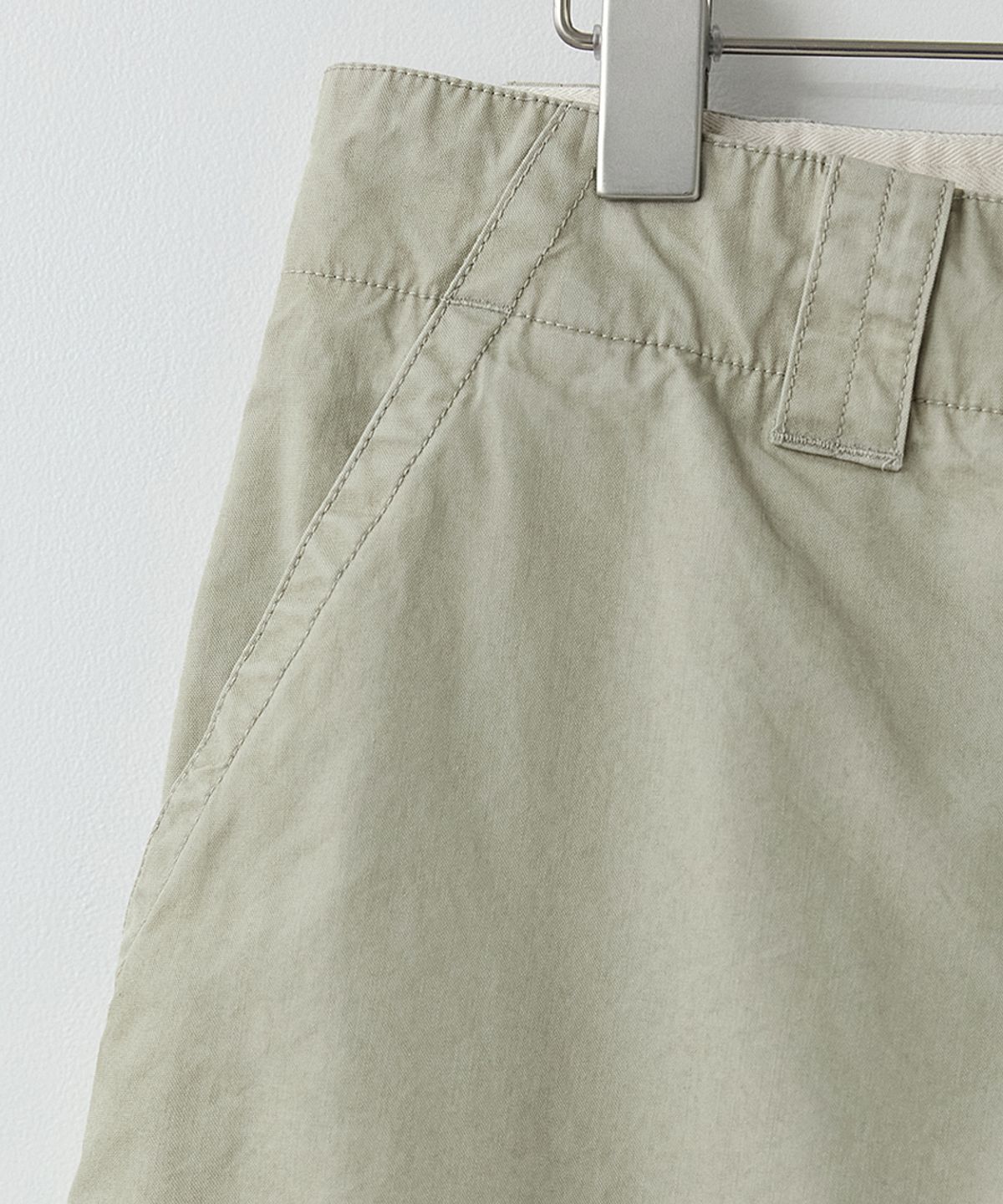 러프사이드(ROUGHSIDE) Contrast Panel Pants Sage