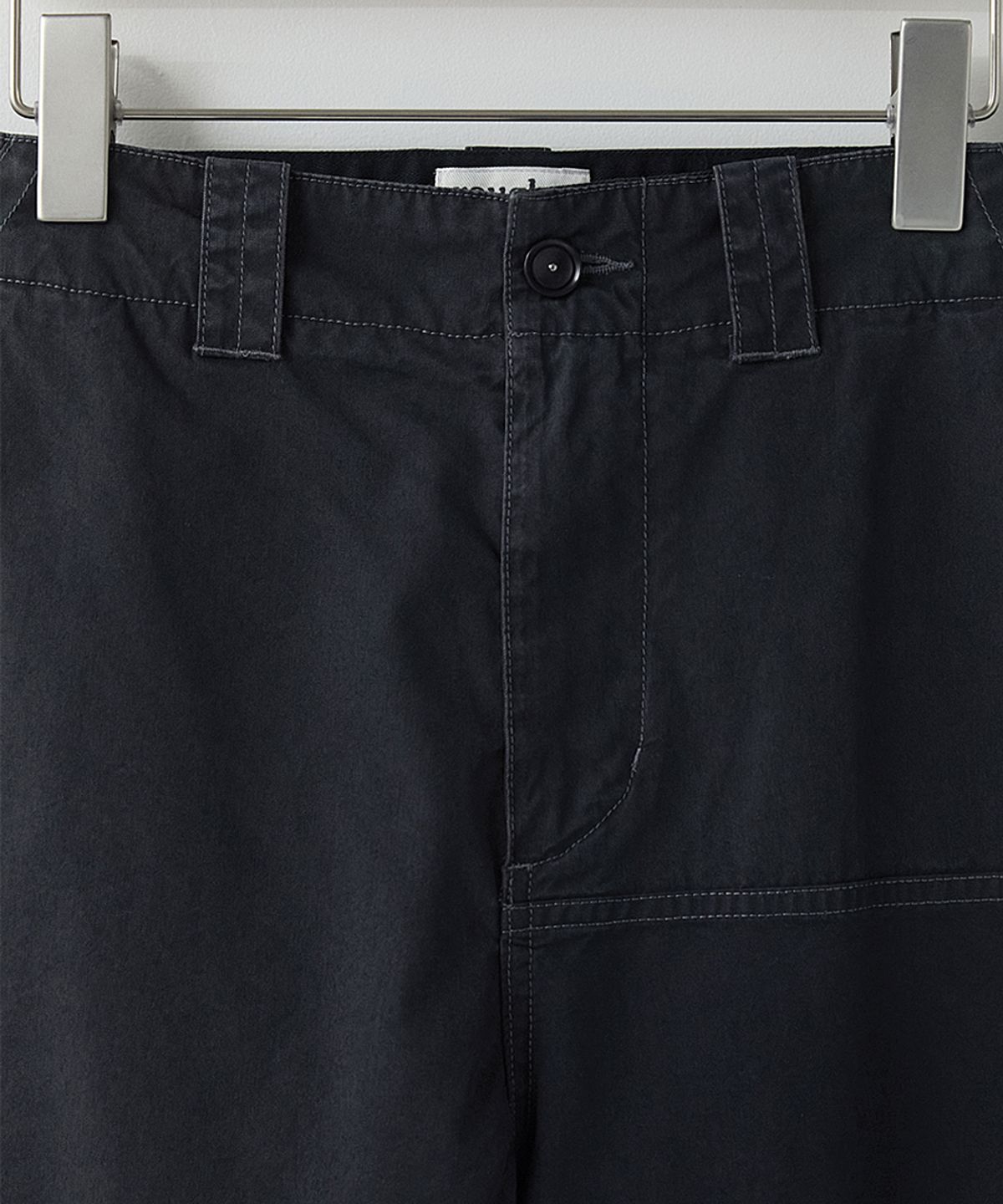 러프사이드(ROUGHSIDE) Contrast Panel Pants Ash Black