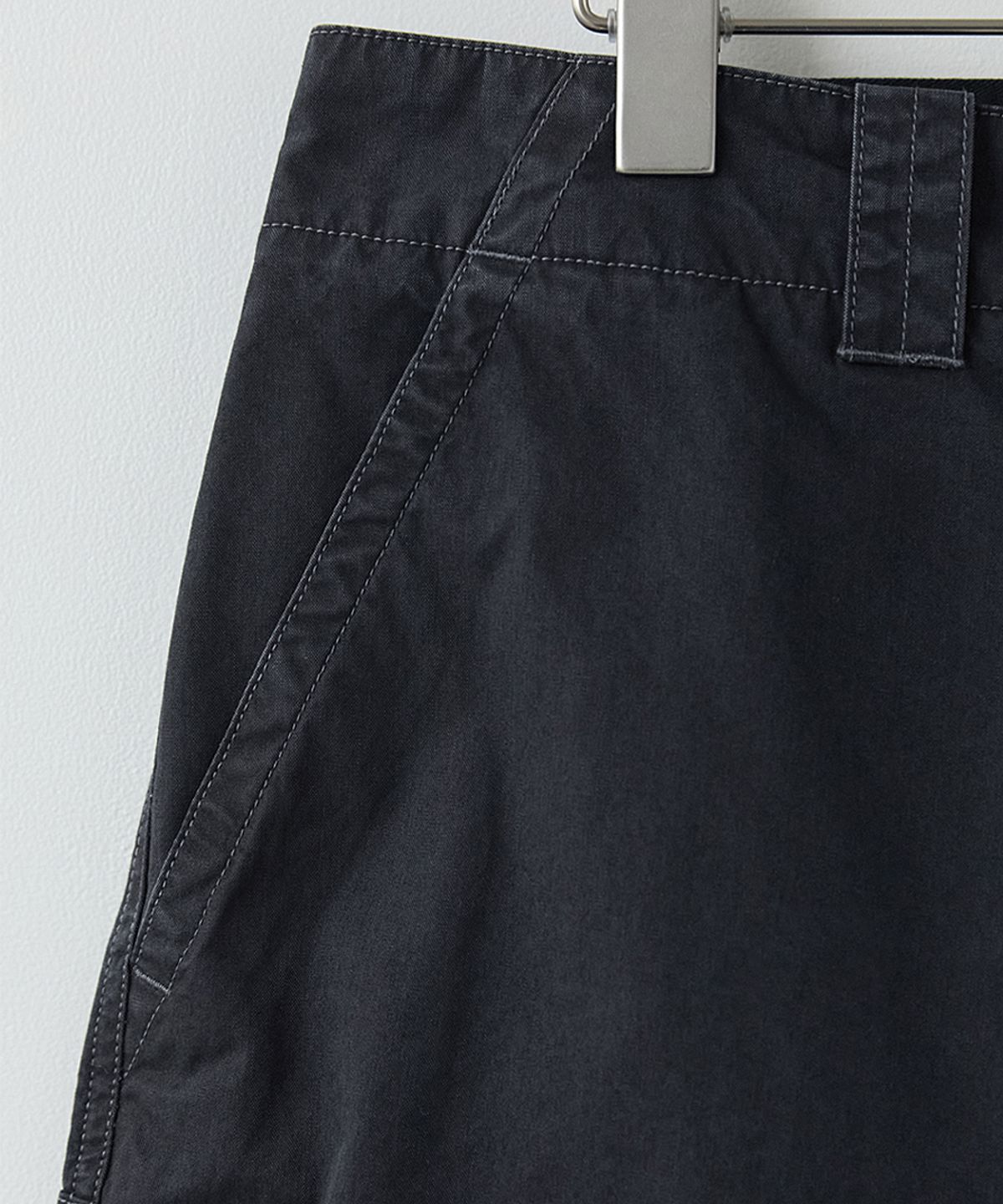 러프사이드(ROUGHSIDE) Contrast Panel Pants Ash Black