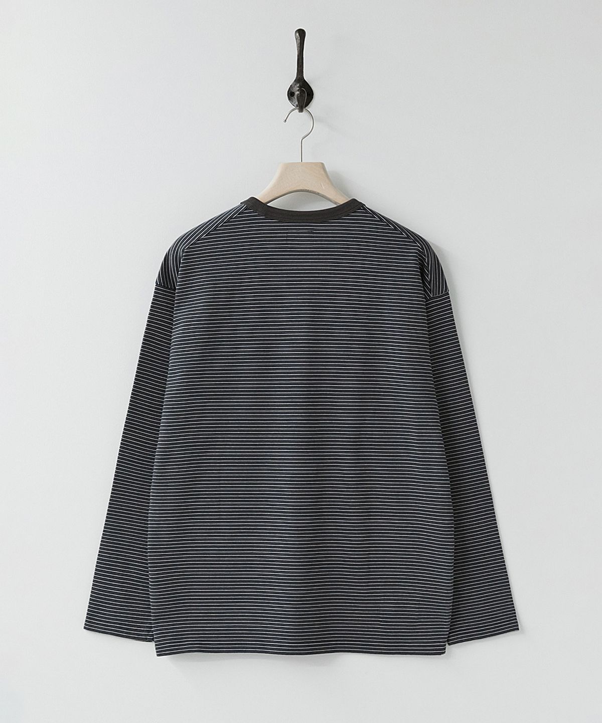 러프사이드(ROUGHSIDE) Pin Stripe Long Sleeve Space Grey