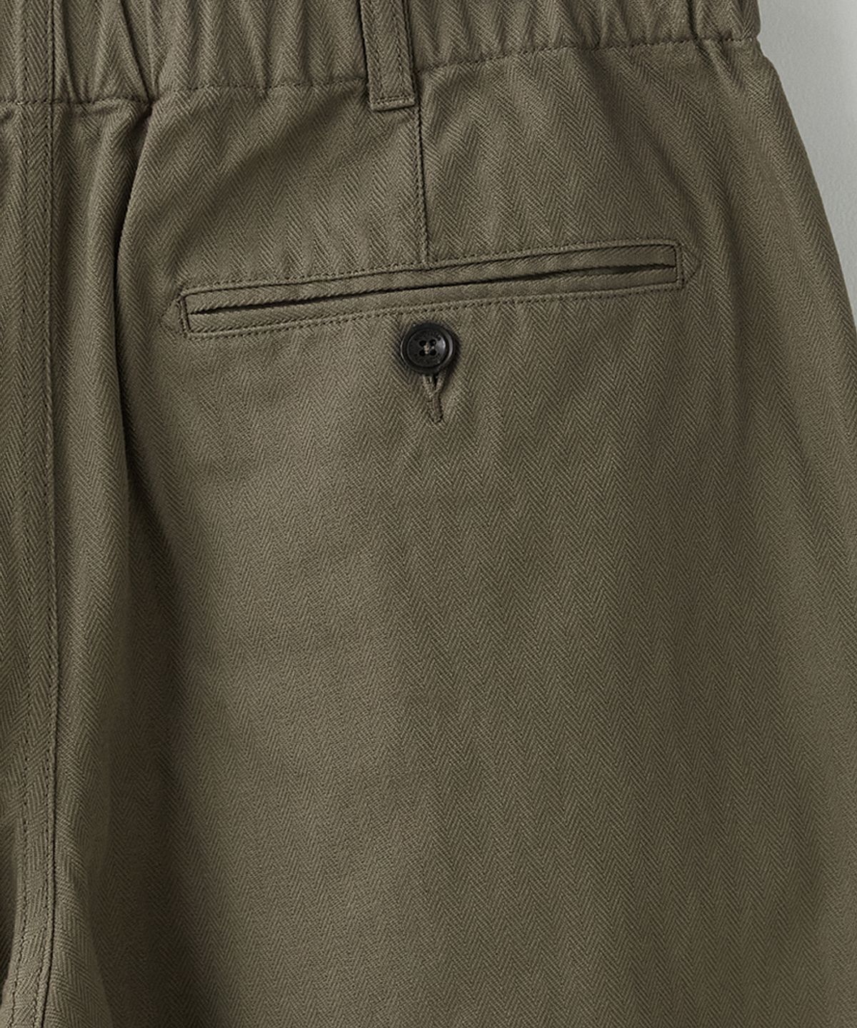 러프사이드(ROUGHSIDE) Box Pleat Pants Khaki(H)