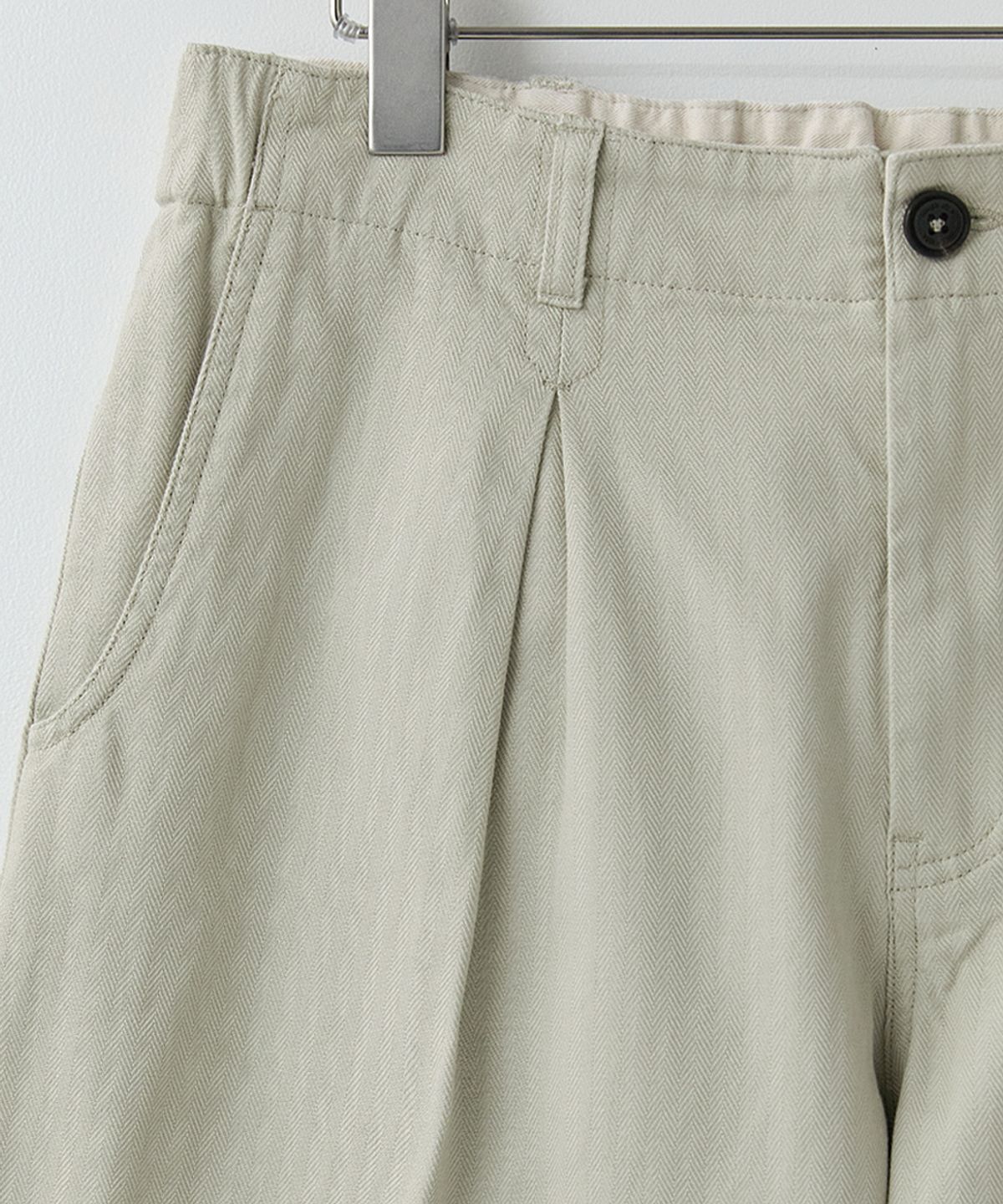 러프사이드(ROUGHSIDE) Box Pleat Pants Oatmeal(H)