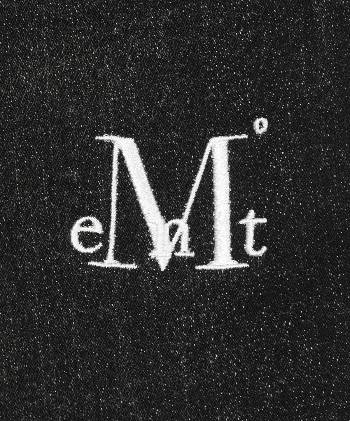 무센트(MUCENT) 슬레이트 부츠컷 흑청 데님 팬츠