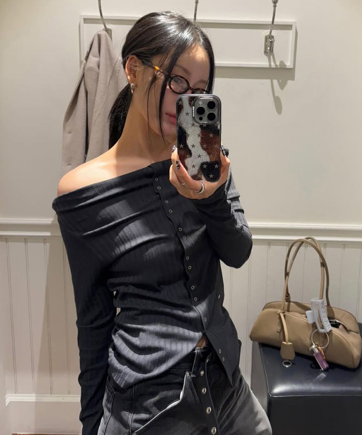 디어스토커(DEARSTALKER) DAIN RIBBED OFF-SHOULDER CARDIGAN - CHARCOAL