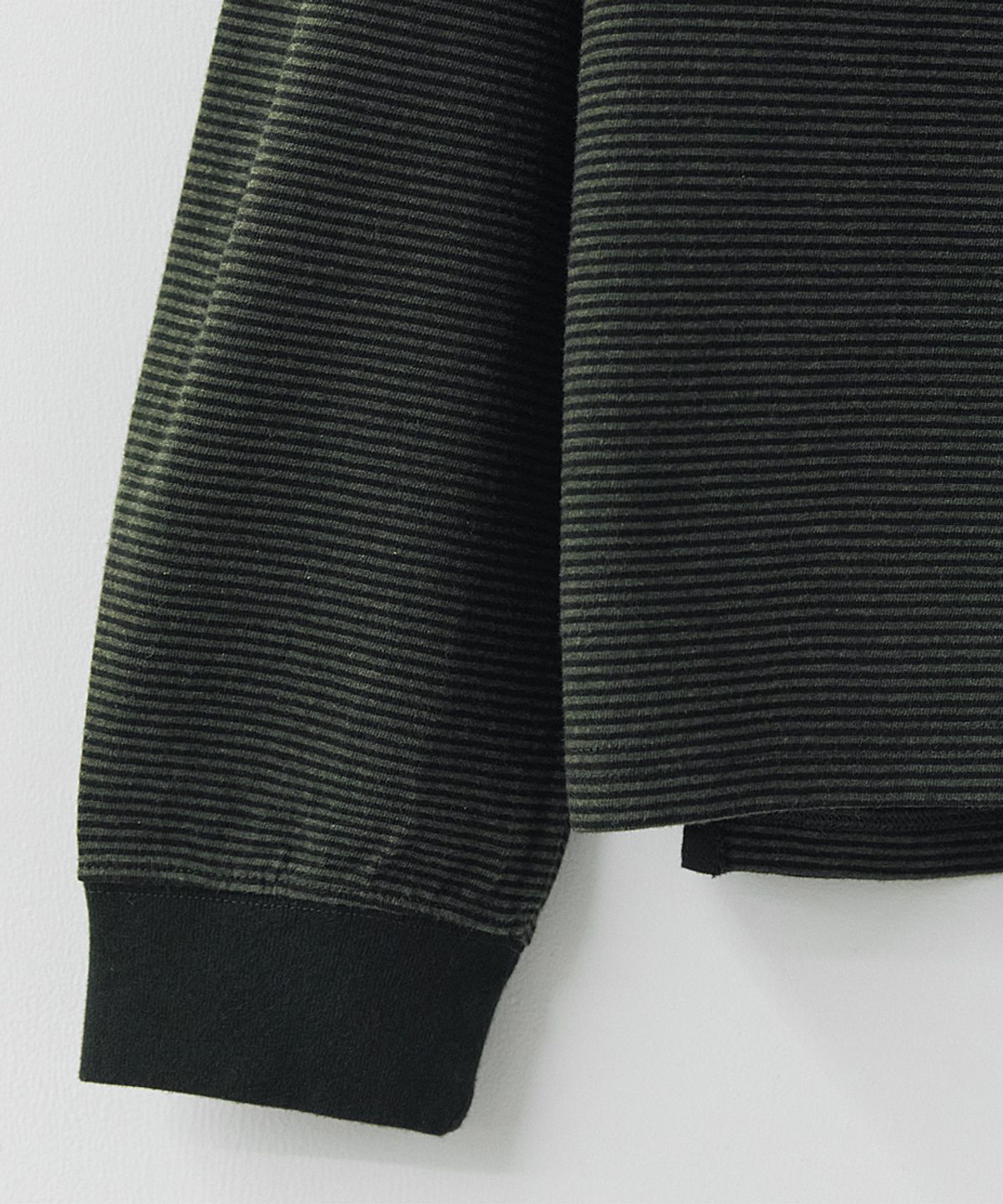 러프사이드(ROUGHSIDE) Fine Stripe Long Sleeve Dark Olive