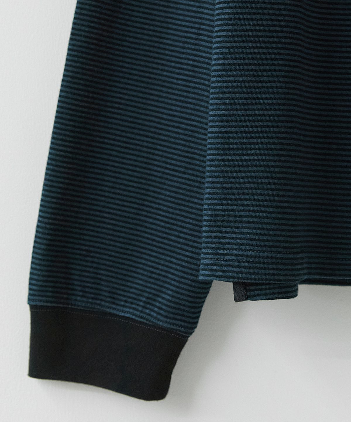 러프사이드(ROUGHSIDE) Fine Stripe Long Sleeve Dark Blue