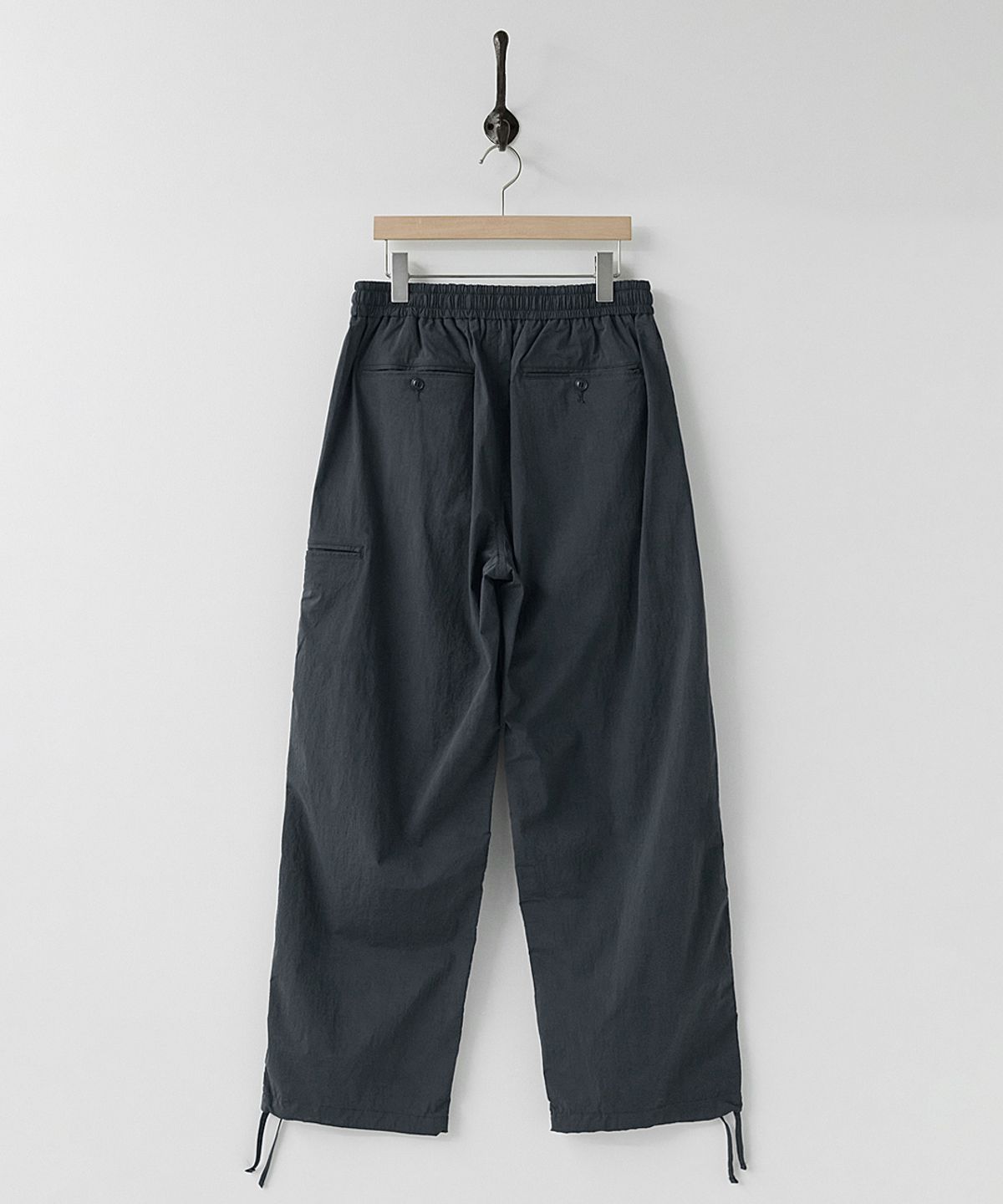 러프사이드(ROUGHSIDE) Easy Para Pants Graphite