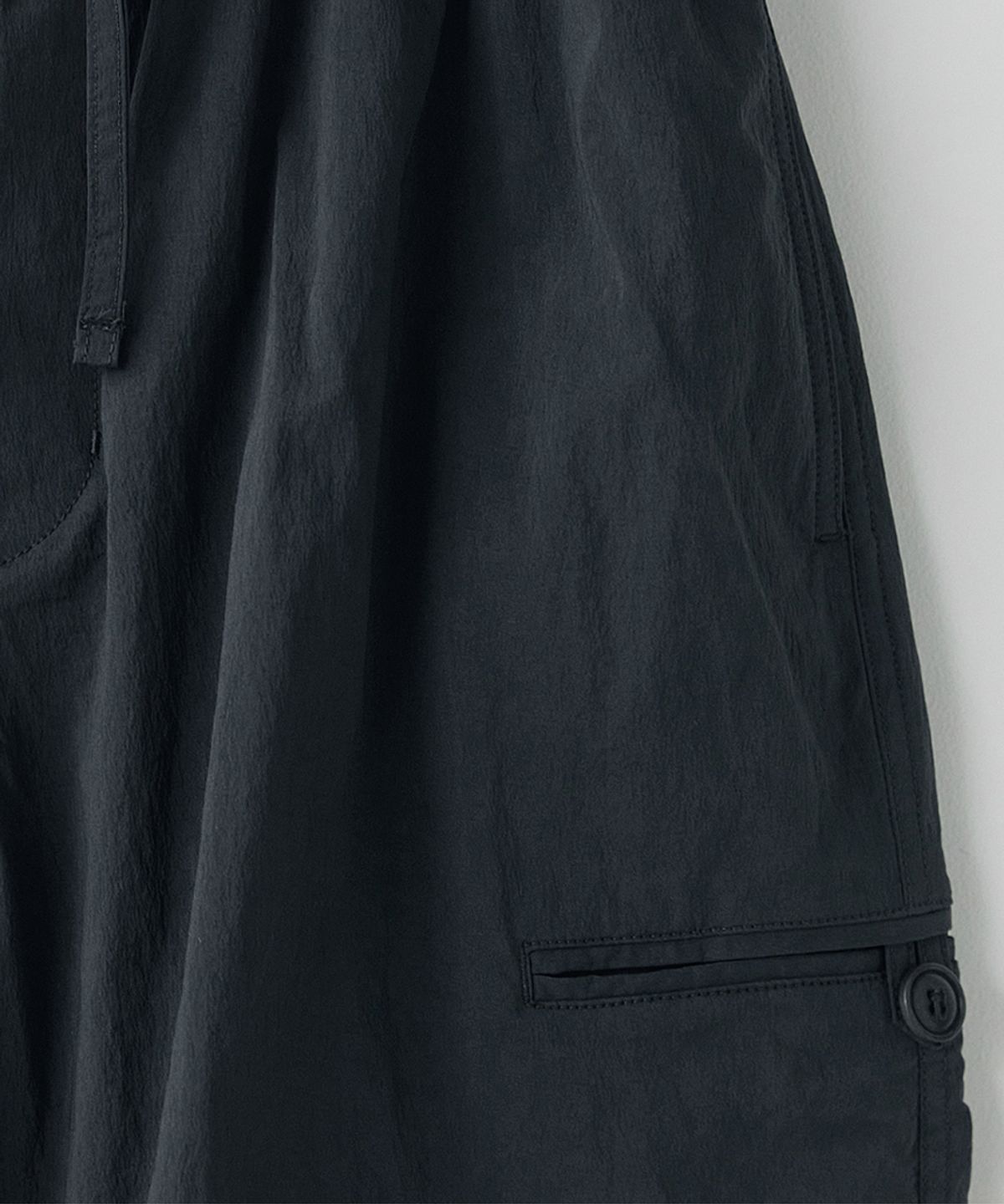 러프사이드(ROUGHSIDE) Easy Para Pants Graphite