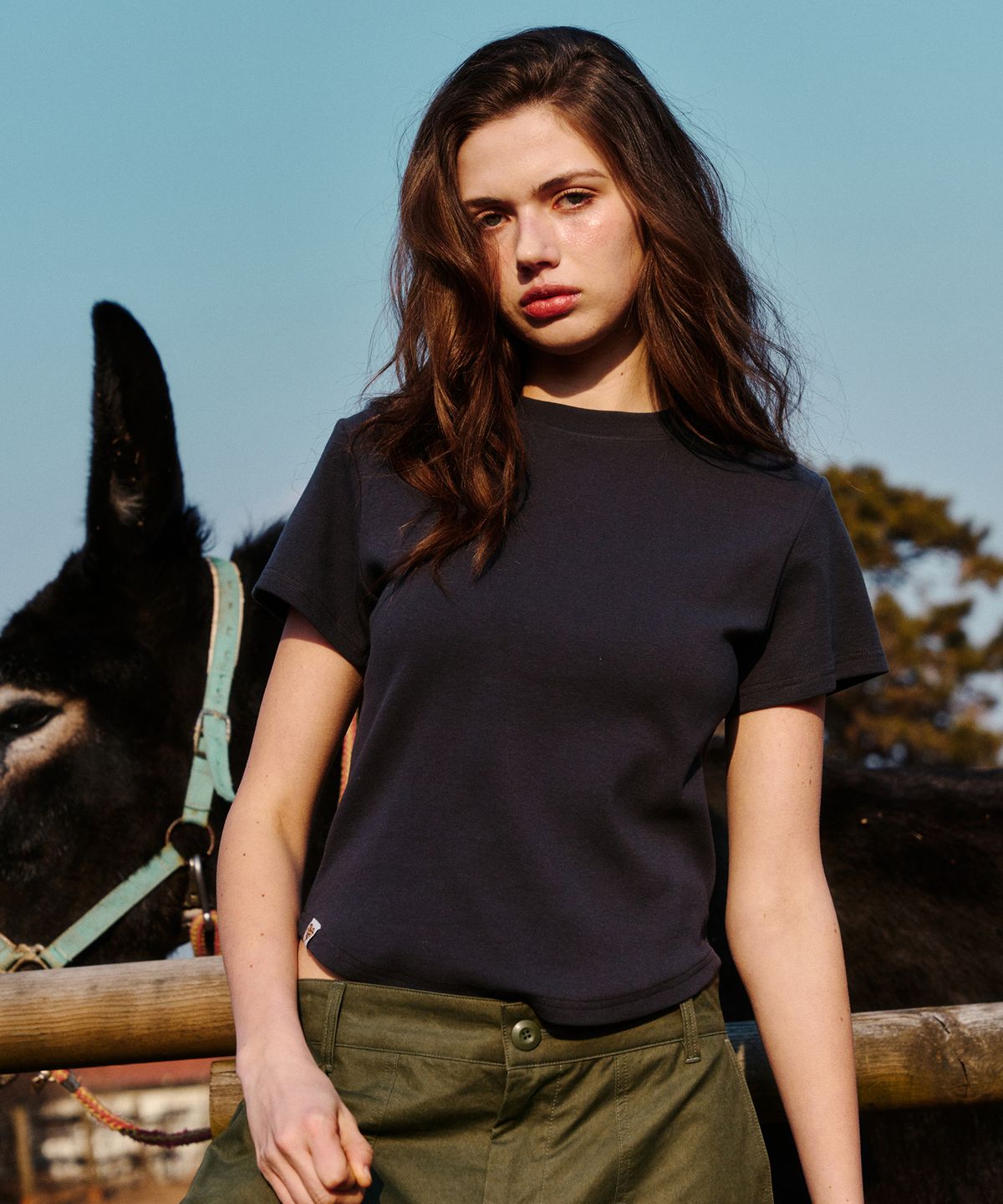 에르에르(ERER) Logo Label Short-sleeved T-shirt Charcoal