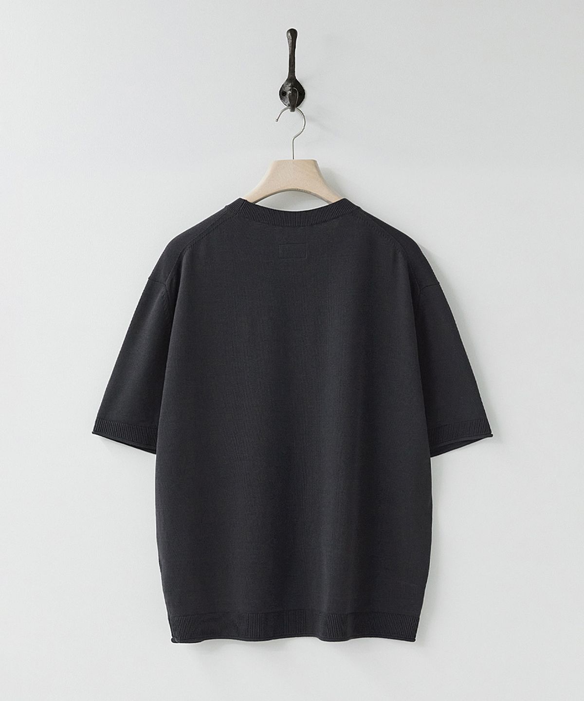 러프사이드(ROUGHSIDE) Curly Half Knit Ash Black