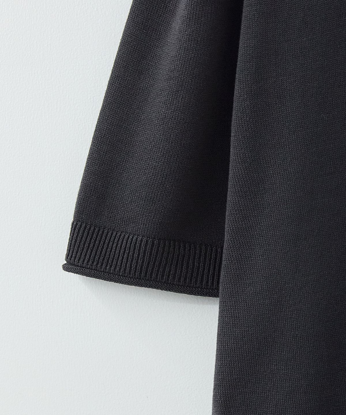 러프사이드(ROUGHSIDE) Curly Half Knit Ash Black