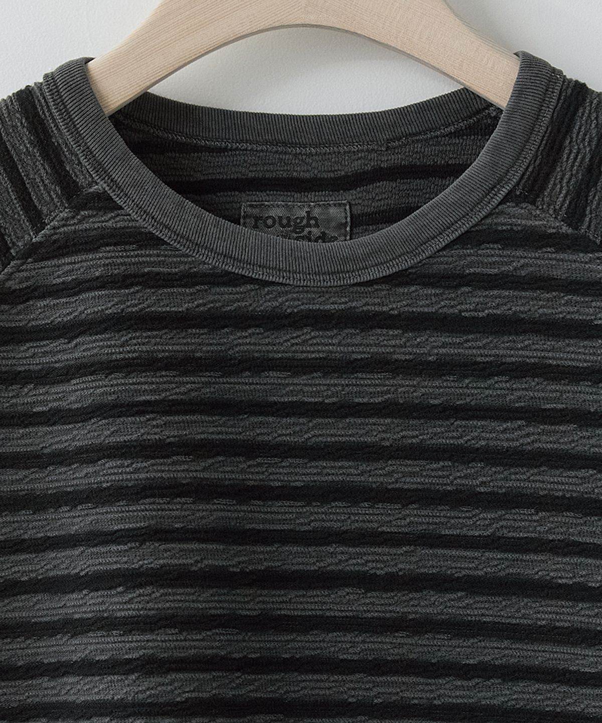 러프사이드(ROUGHSIDE) Dyed Stripe Half Sleeve Charcoal