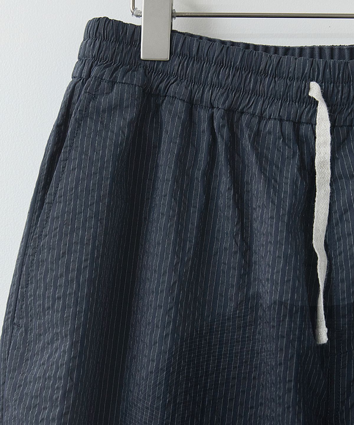 러프사이드(ROUGHSIDE) Easy Stripe Pants Dark Navy ST