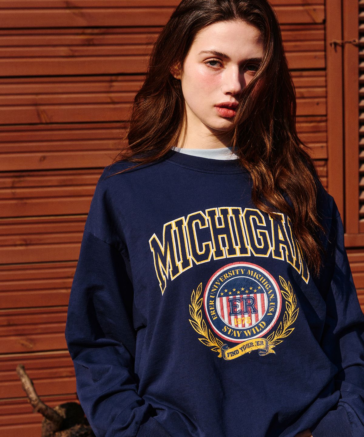 에르에르(ERER) Michigan Vintage Sweatshirt Navy