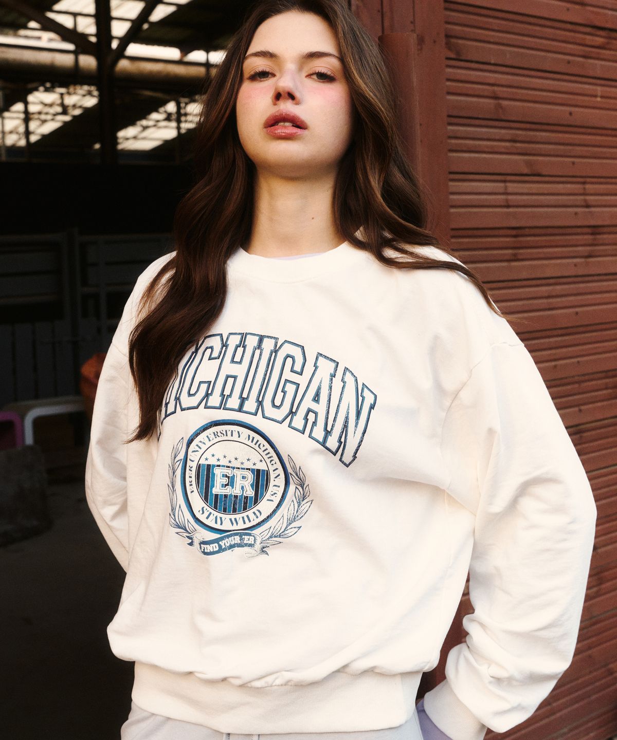 에르에르(ERER) Michigan Vintage Sweatshirt Ivory