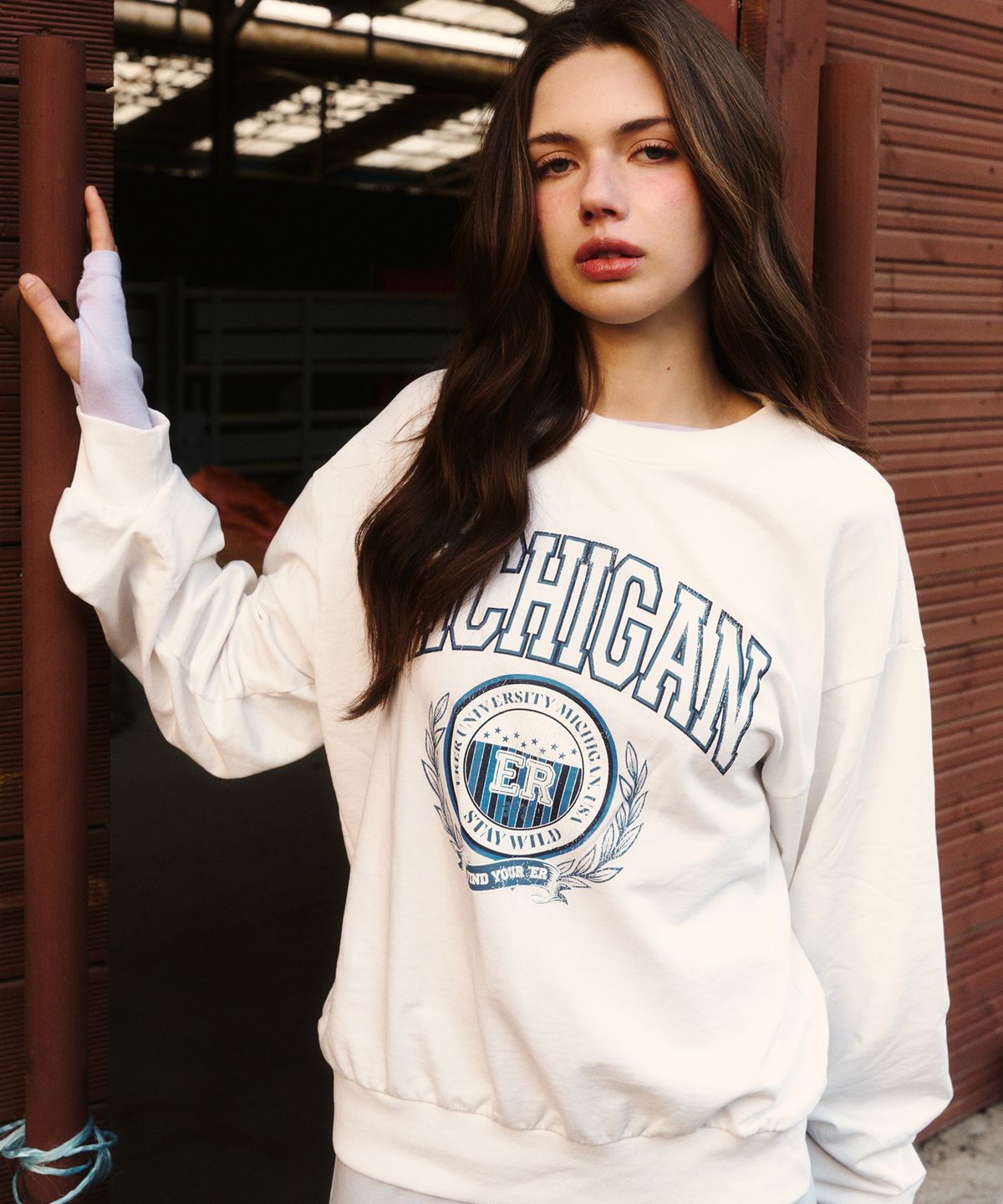 에르에르(ERER) Michigan Vintage Sweatshirt Ivory