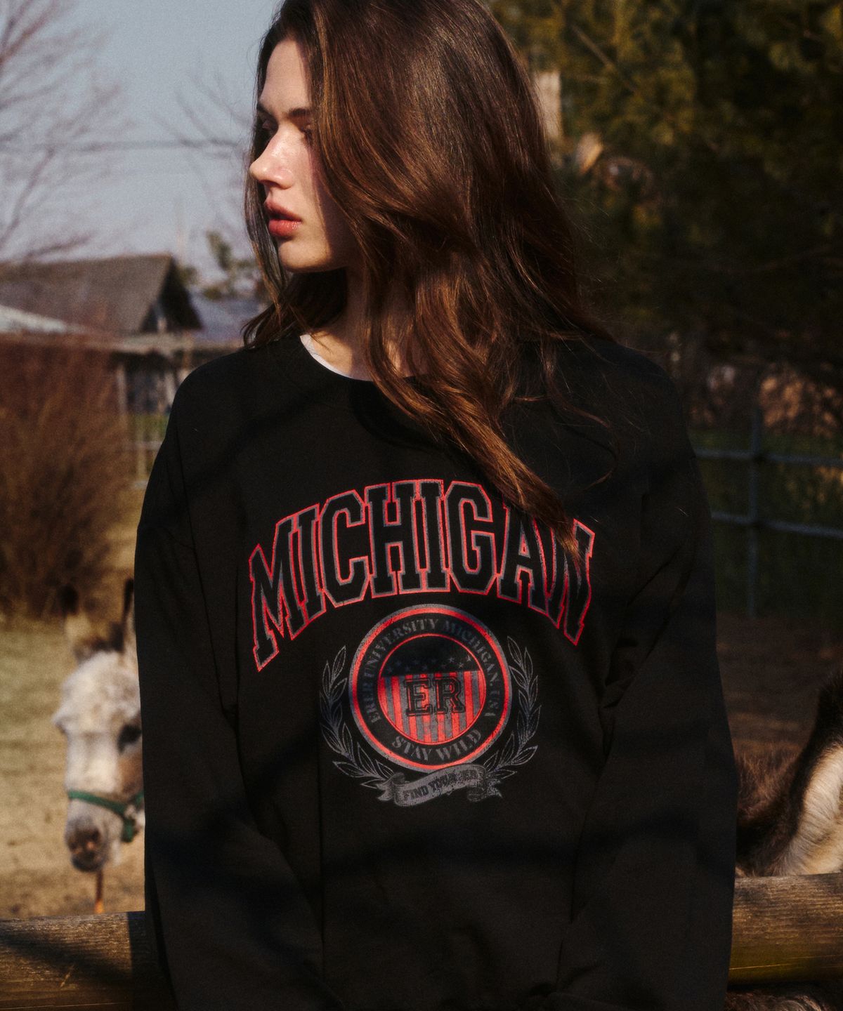에르에르(ERER) Michigan Vintage Sweatshirt Black
