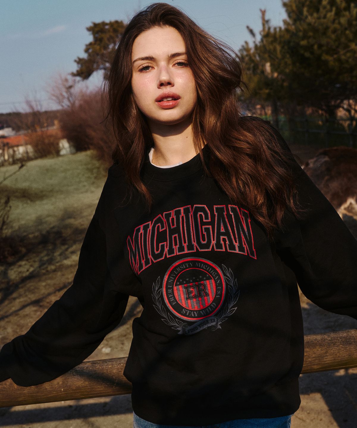 에르에르(ERER) Michigan Vintage Sweatshirt Black