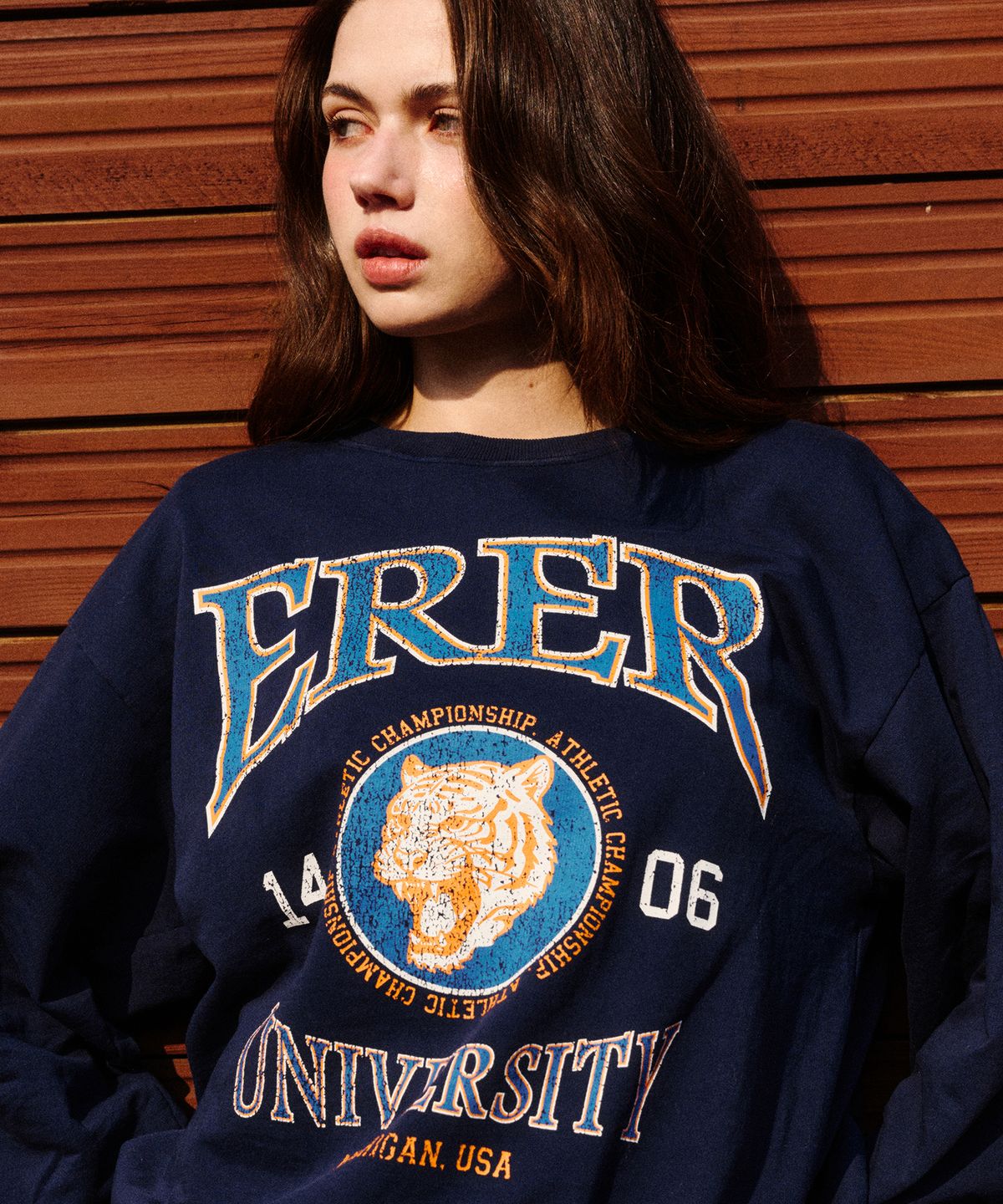 에르에르(ERER) Tiger Print Vintage Sweatshirt Navy