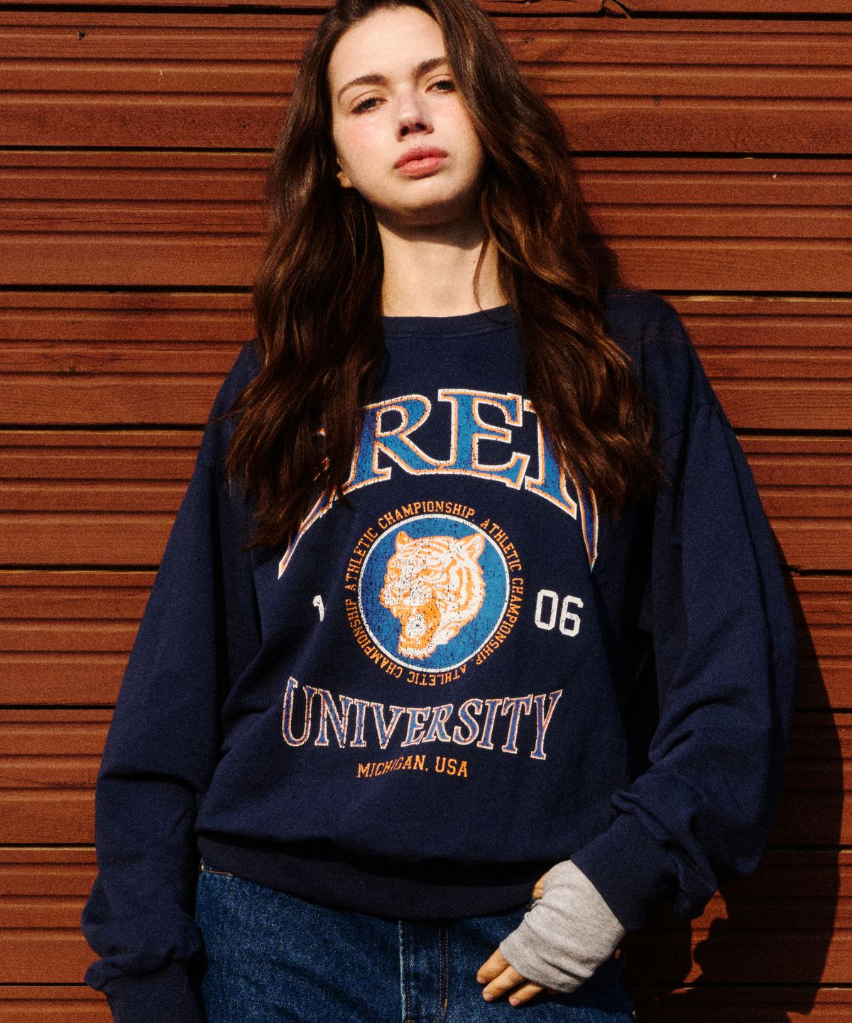 에르에르(ERER) Tiger Print Vintage Sweatshirt Navy