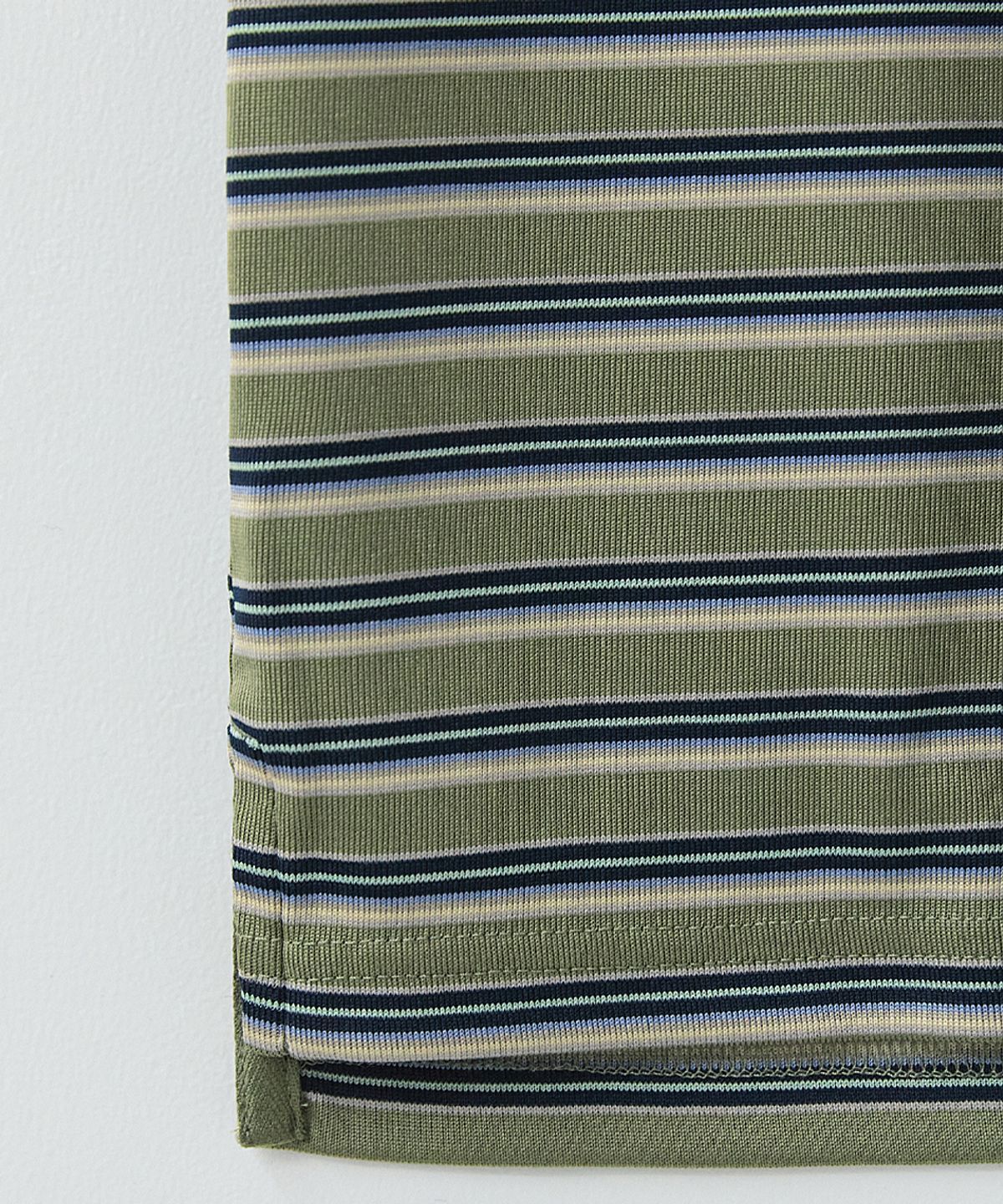 러프사이드(ROUGHSIDE) Fluid Stripe Half Sleeve Olive