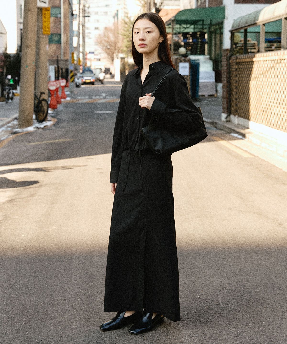 아티드(ARTID) 크링클 슬릿 롱 스커트_BLACK