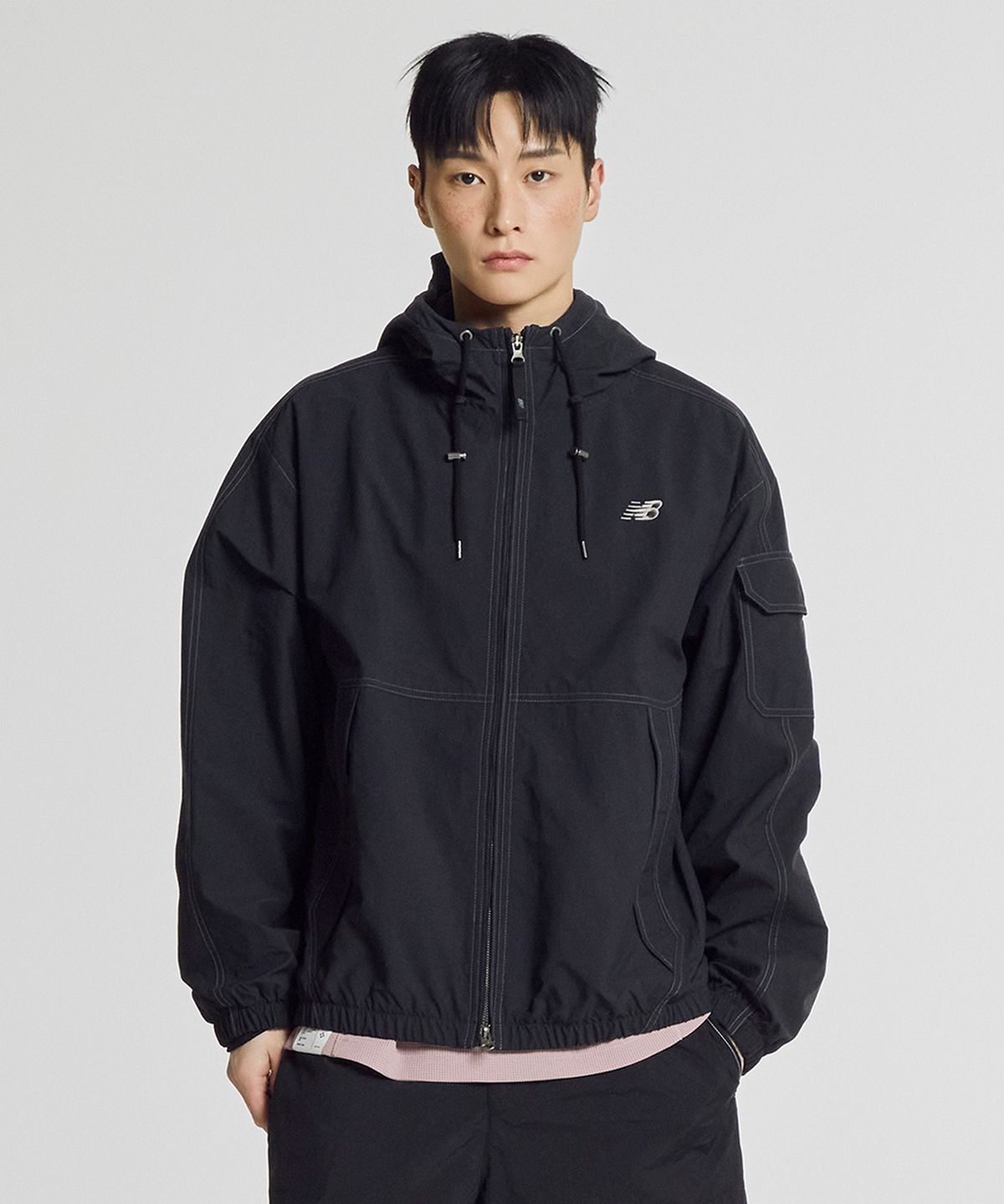 뉴발란스(NEW BALANCE) NBNAG21313 / UNI 2002 아카이브 후드 포켓 자켓 (BLACK)