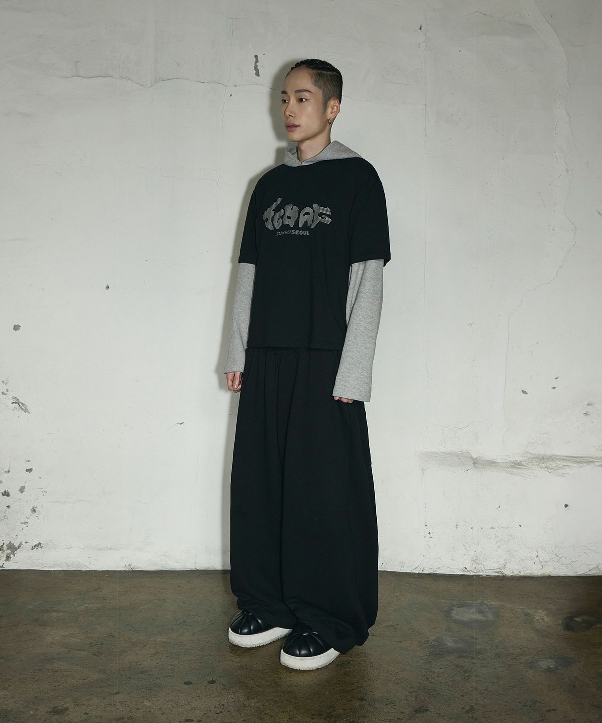 스켈리웩(SCALLYWAG) 메가 와이드 아일렛 트레이닝 팬츠[블랙]