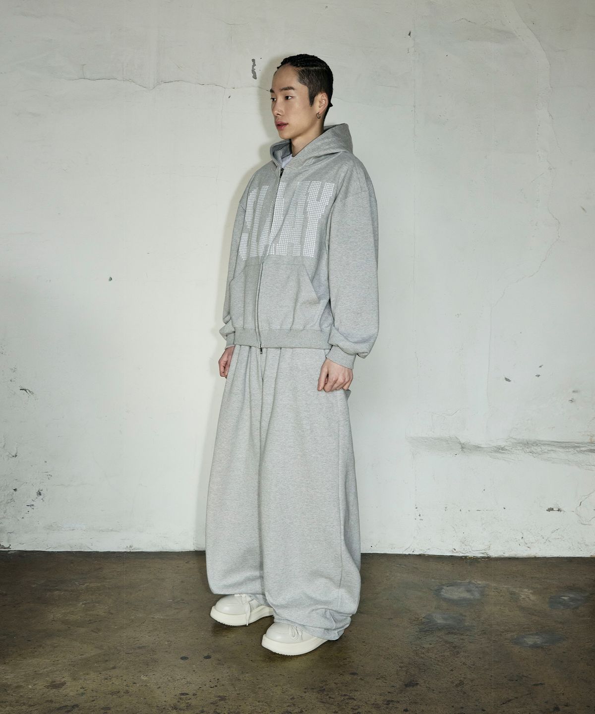 스켈리웩(SCALLYWAG) 메가 와이드 아일렛 트레이닝 팬츠[그레이]