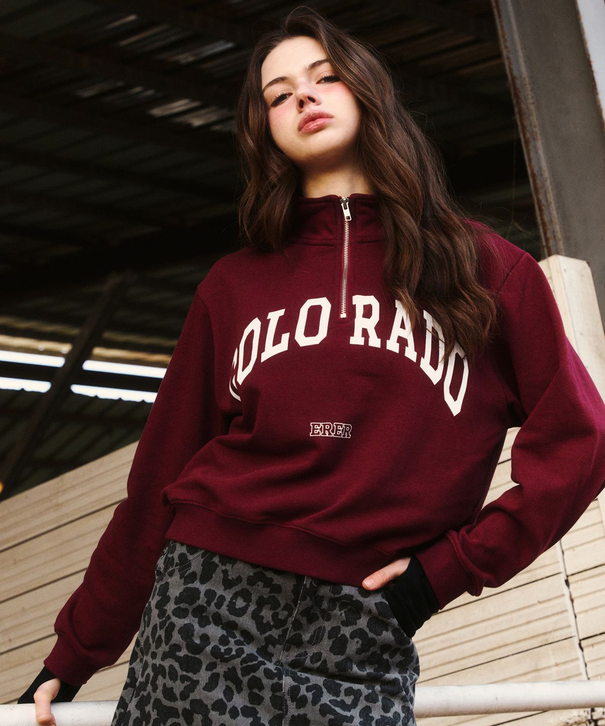 에르에르(ERER) Cropped Half Zip-up Colorado Sweatshirt Wine