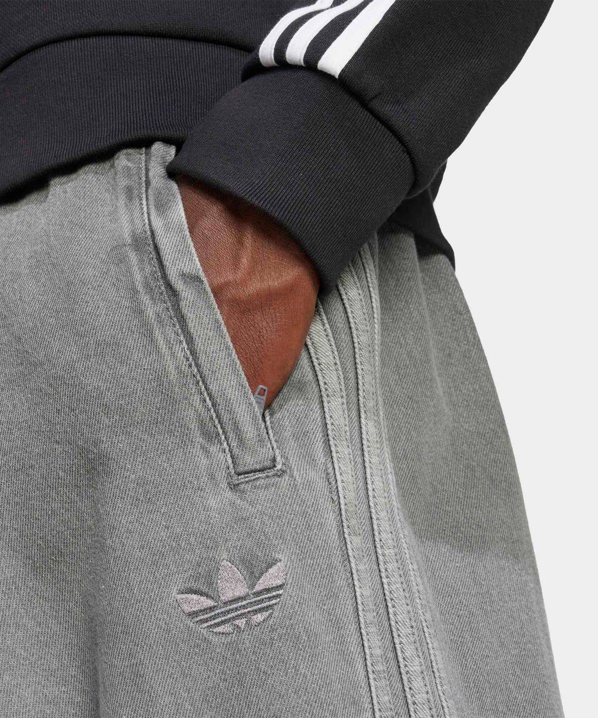 아디다스(ADIDAS) 루즈핏 트랙 팬츠 - 그레이데님 / JW5920
