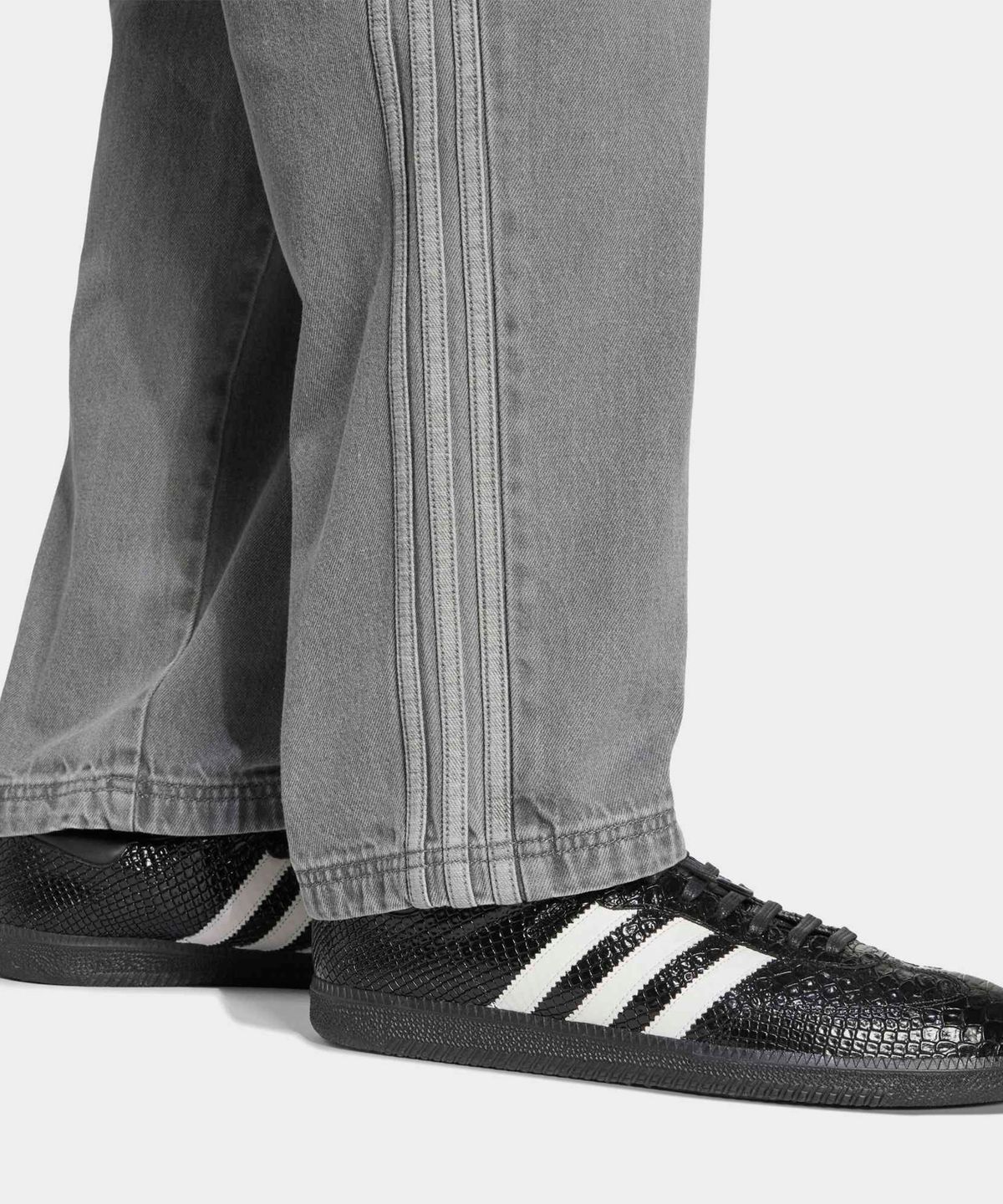 아디다스(ADIDAS) 루즈핏 트랙 팬츠 - 그레이데님 / JW5920