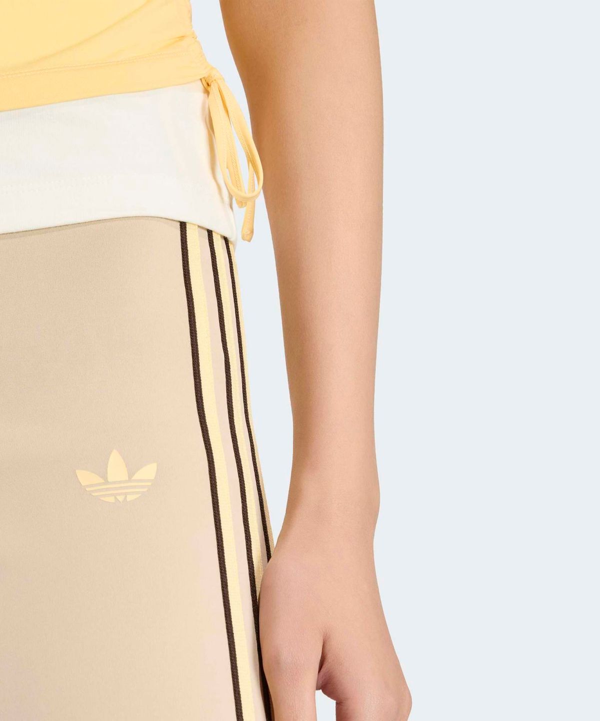 아디다스(ADIDAS) 슬라우치 스트레이트 팬츠 - 스톤카키 / KW4555