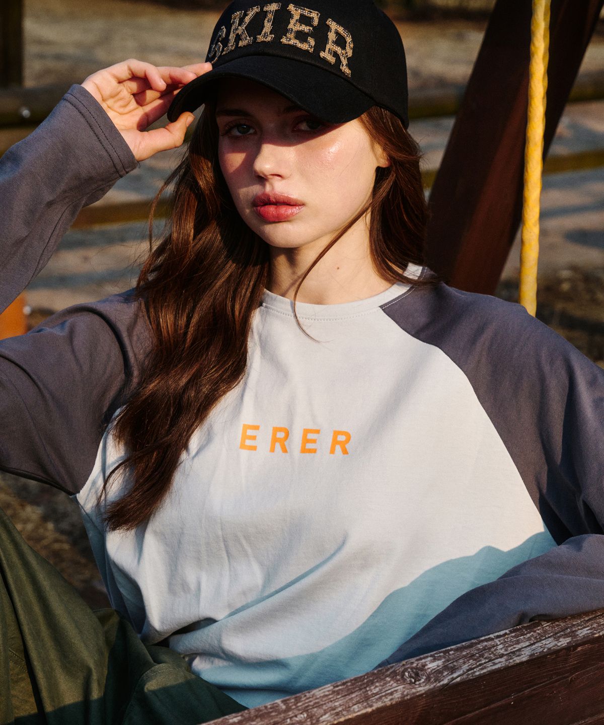 에르에르(ERER) Logo Raglan long-sleeved T-shirt Gray