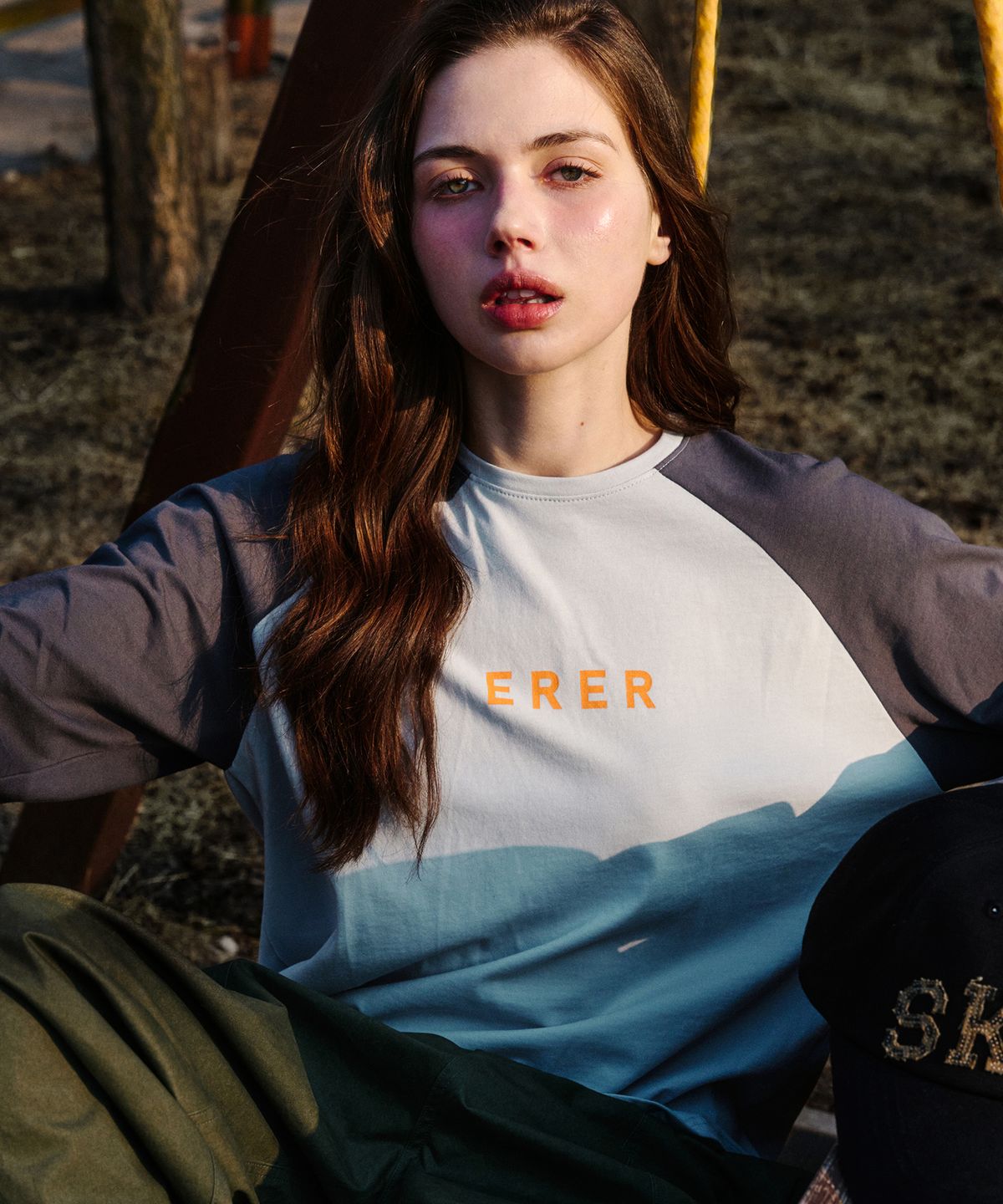 에르에르(ERER) Logo Raglan long-sleeved T-shirt Gray