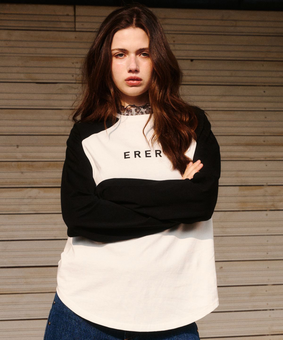 에르에르(ERER) Logo Raglan long-sleeved T-shirt Black