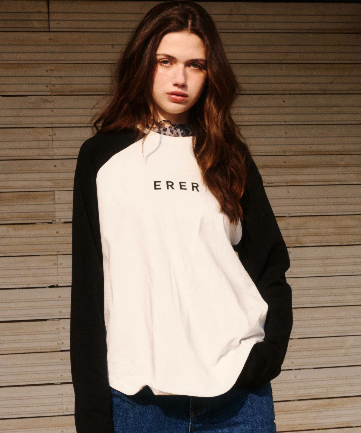 에르에르(ERER) Logo Raglan long-sleeved T-shirt Black
