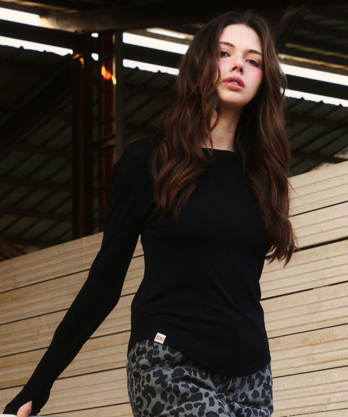 에르에르(ERER) Logo Label long-sleeved T-shirt Black