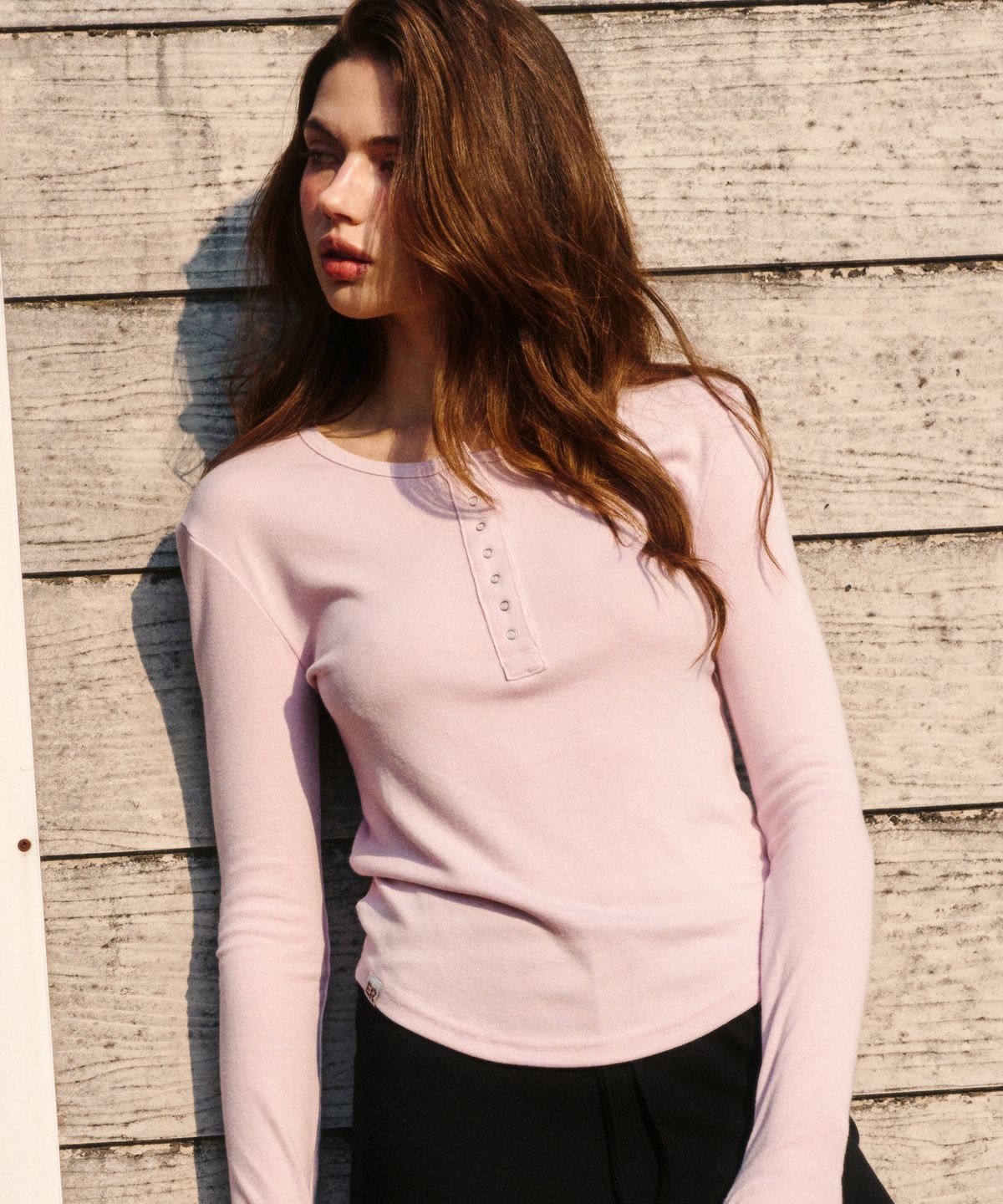 에르에르(ERER) Henley Neck Soft T-shirt Light Pink