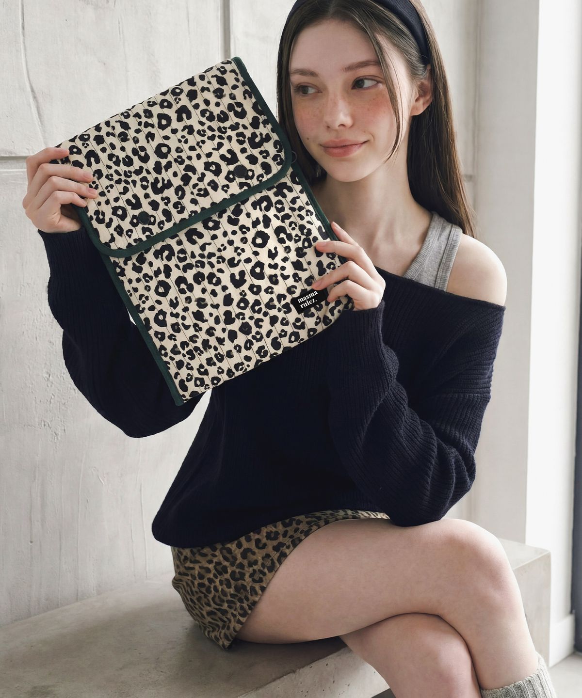 마스마룰즈(MASMARULEZ) Twin Pocket Shell Tablet Pouch_Grand leopard Ivory