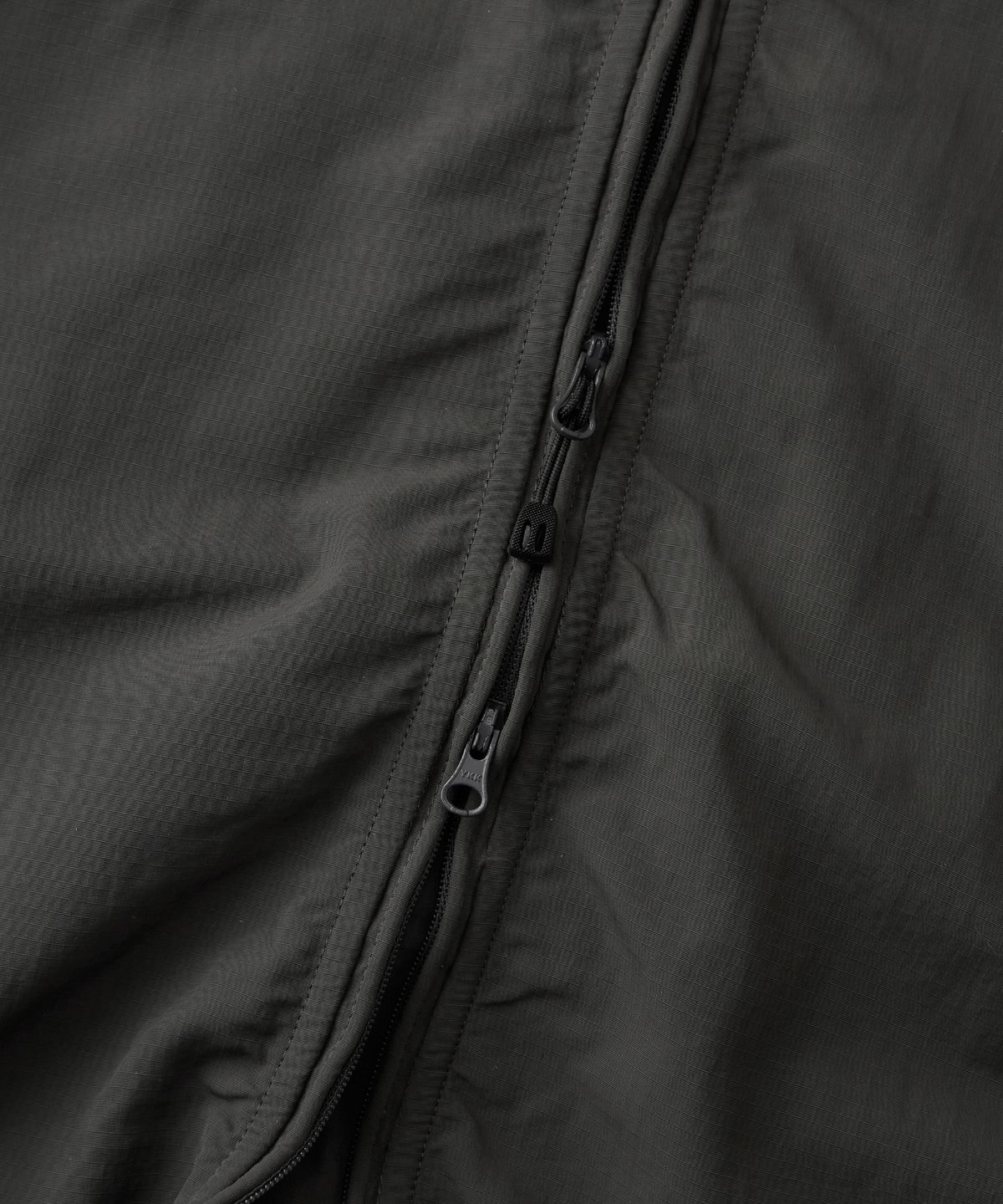 아웃스탠딩(OUTSTANDING) NYLON RIPSTOP PCU JACKET_CHARCOAL