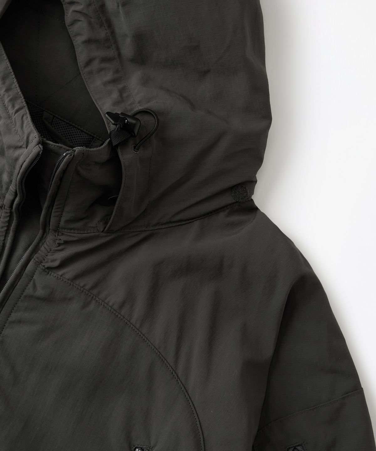 아웃스탠딩(OUTSTANDING) NYLON RIPSTOP PCU JACKET_CHARCOAL