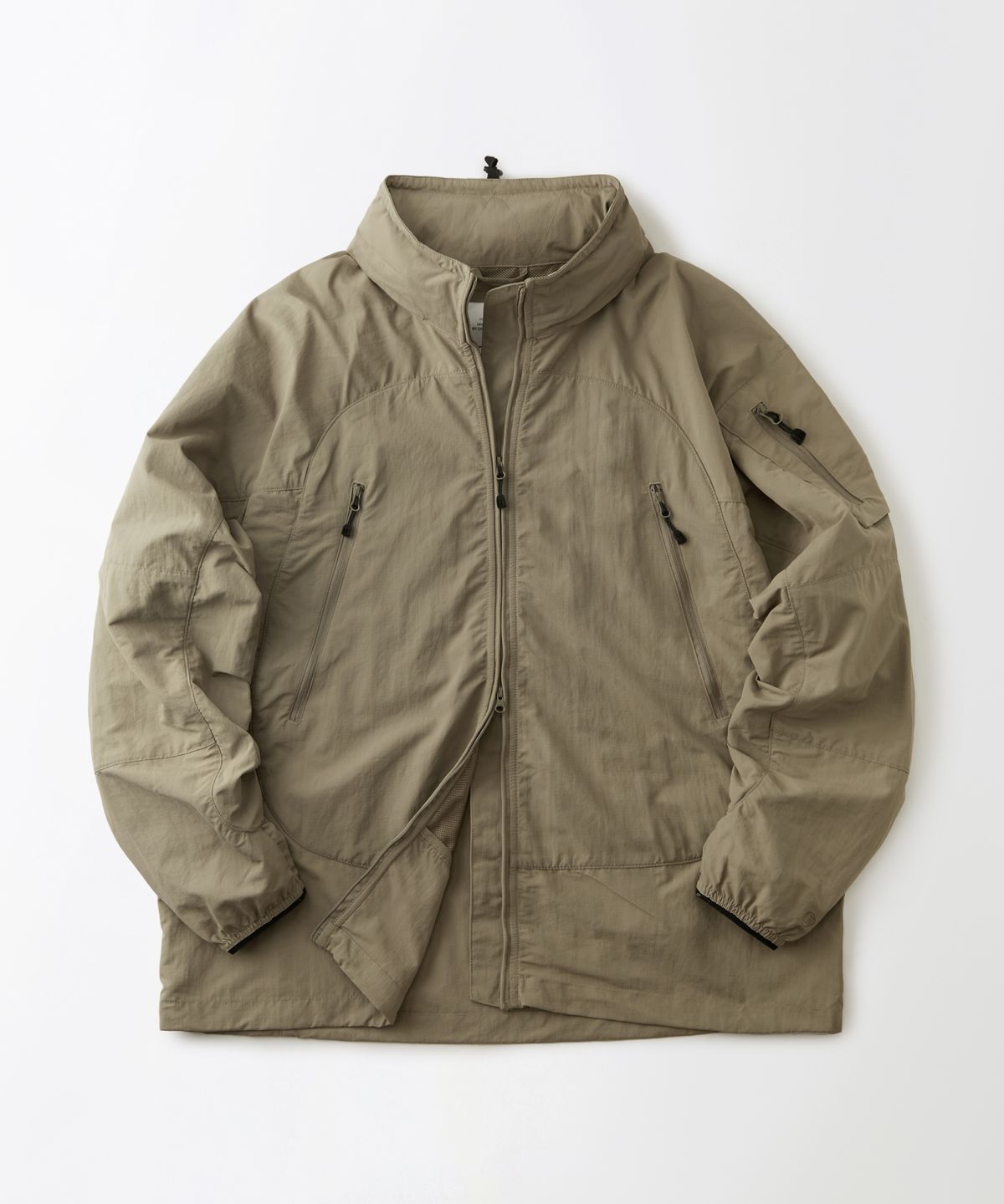 아웃스탠딩(OUTSTANDING) NYLON RIPSTOP PCU JACKET_BEIGE