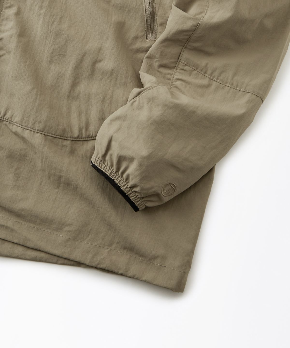 아웃스탠딩(OUTSTANDING) NYLON RIPSTOP PCU JACKET_BEIGE