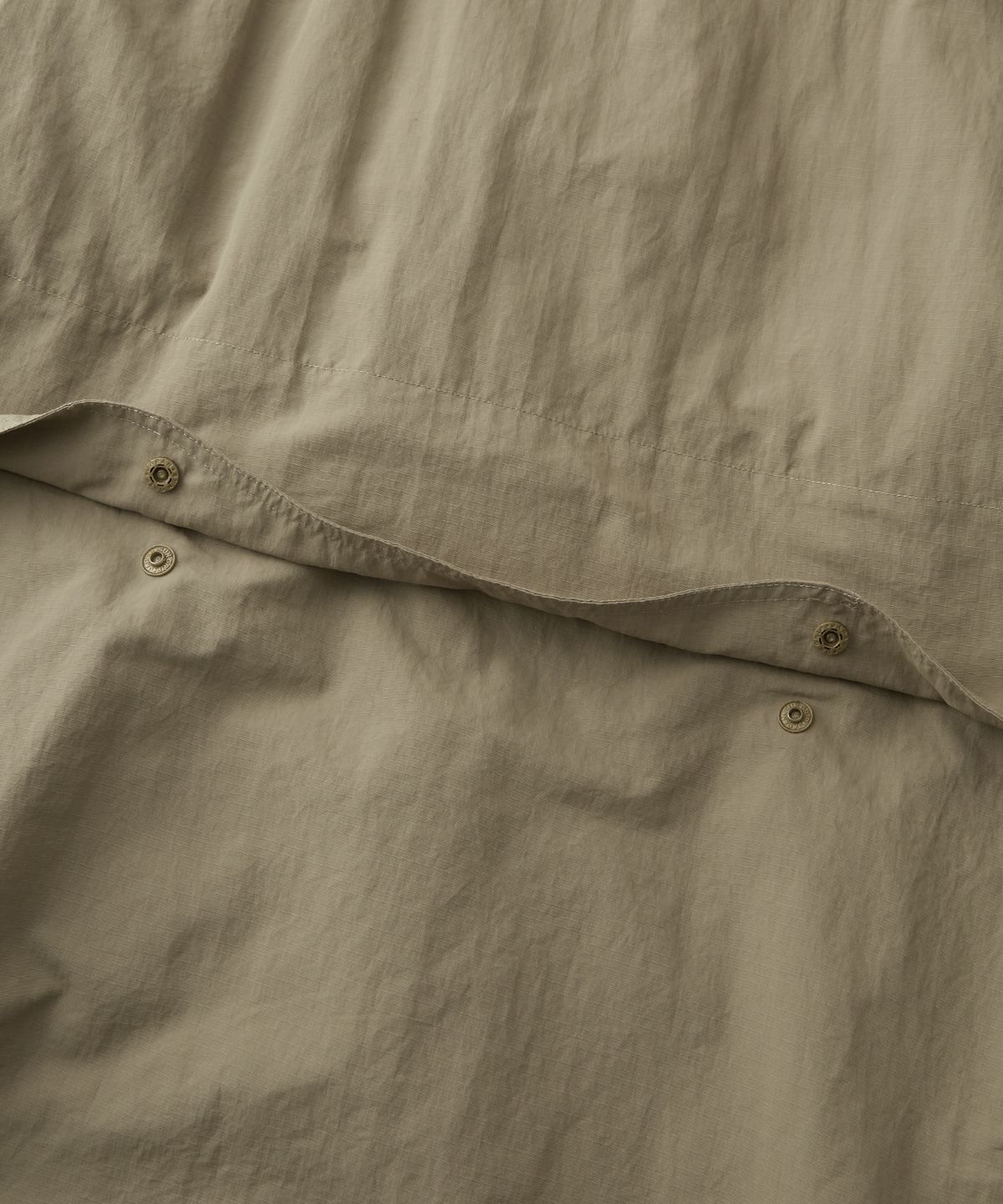 아웃스탠딩(OUTSTANDING) NYLON RIPSTOP PCU JACKET_BEIGE